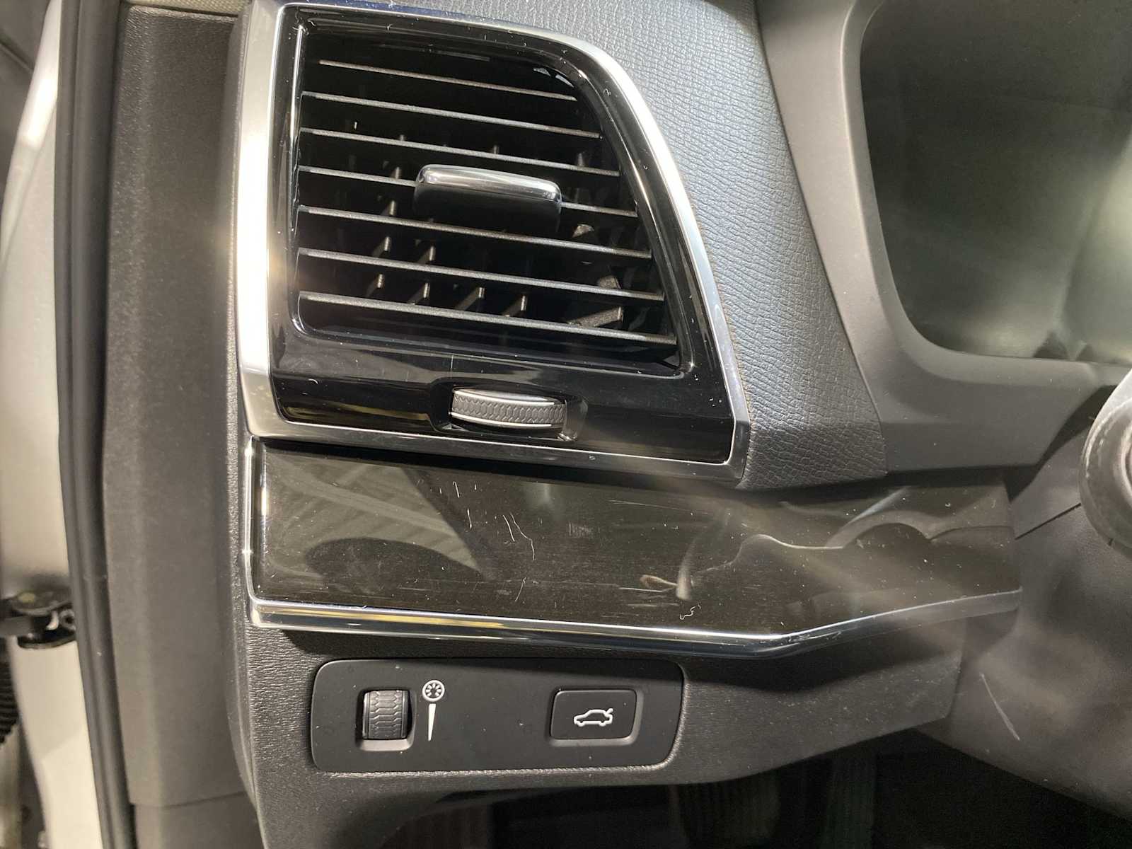 Thumbnail: 2017 Volvo XC90 - 24