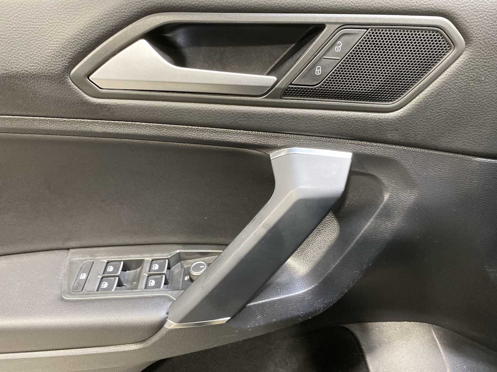 Thumbnail: 2020 Volkswagen Tiguan - 23