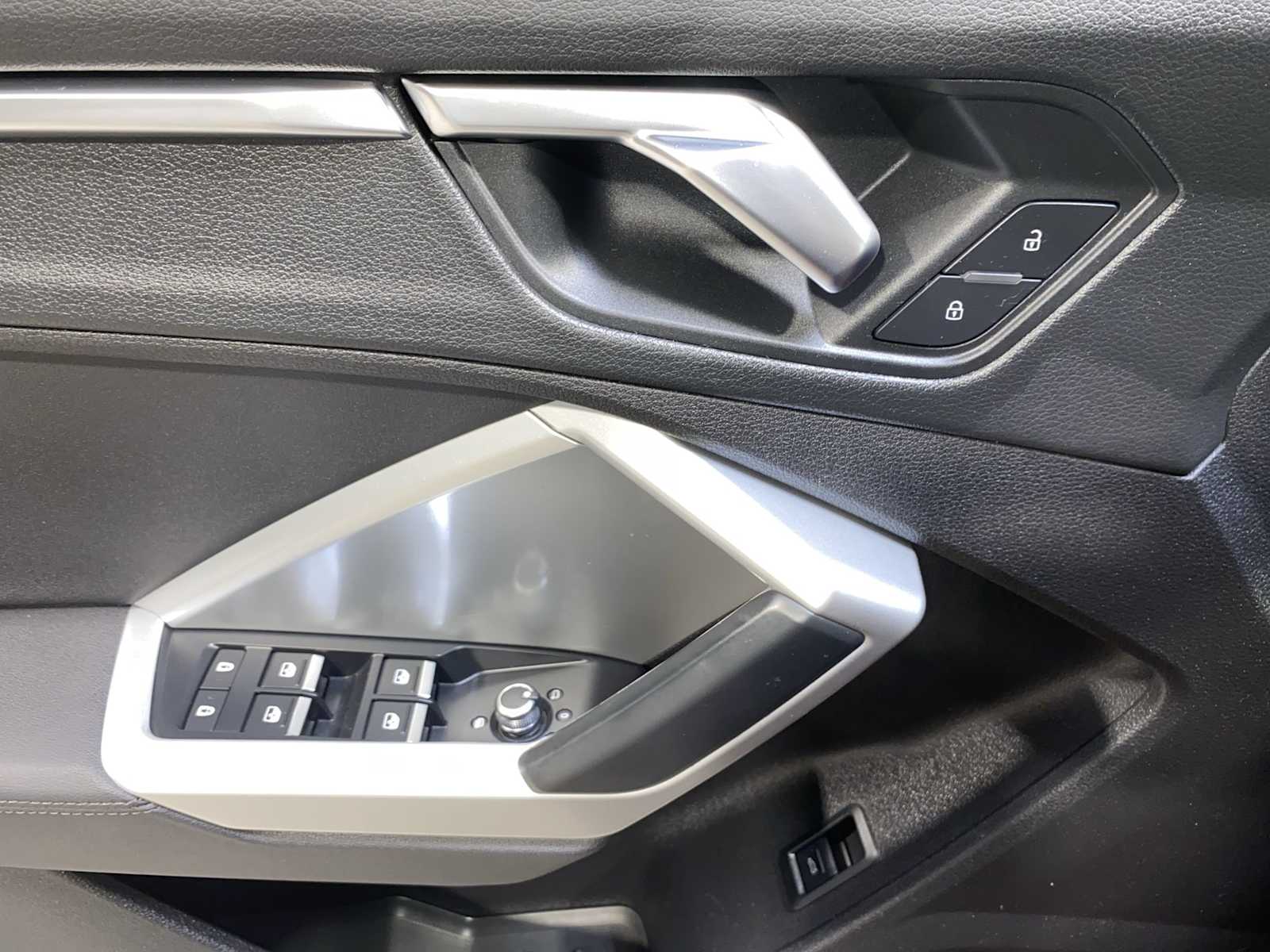 Thumbnail: 2019 Audi Q3 - 23