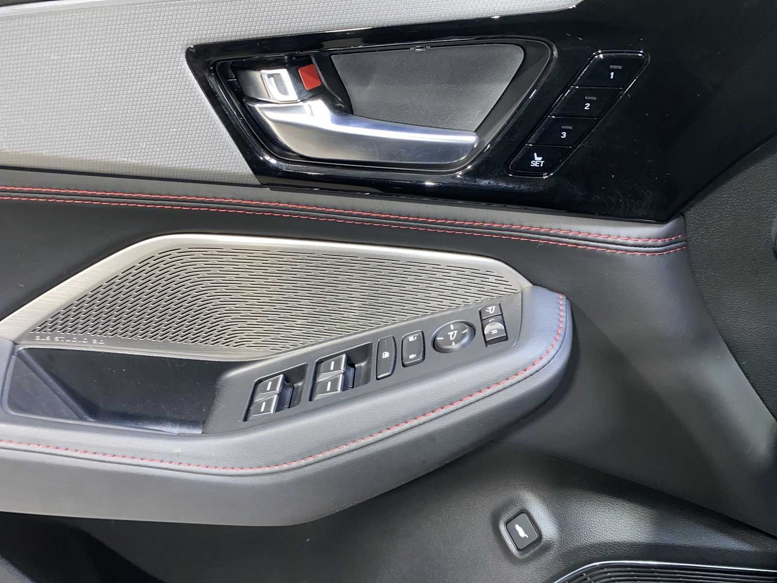 Thumbnail: 2023 Acura MDX - 23