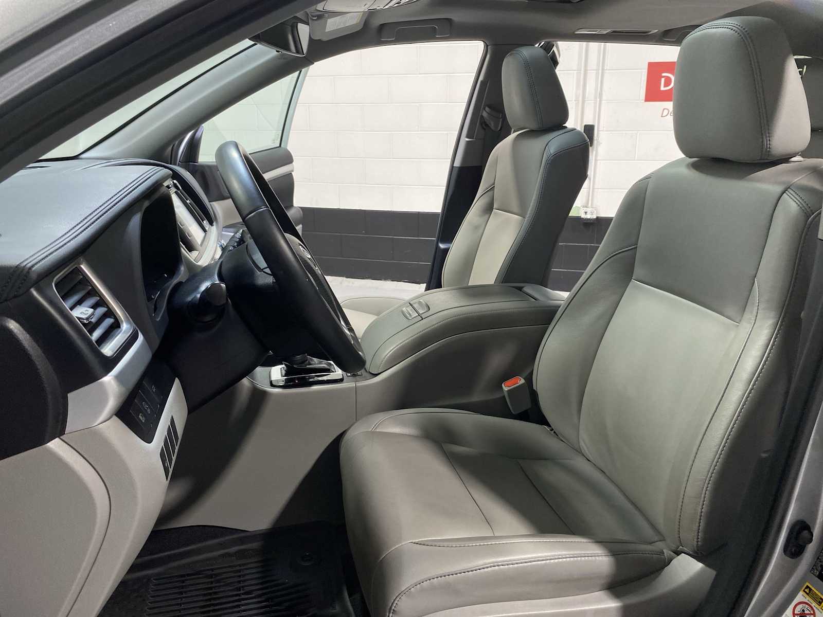 Thumbnail: 2019 Toyota Highlander - 11