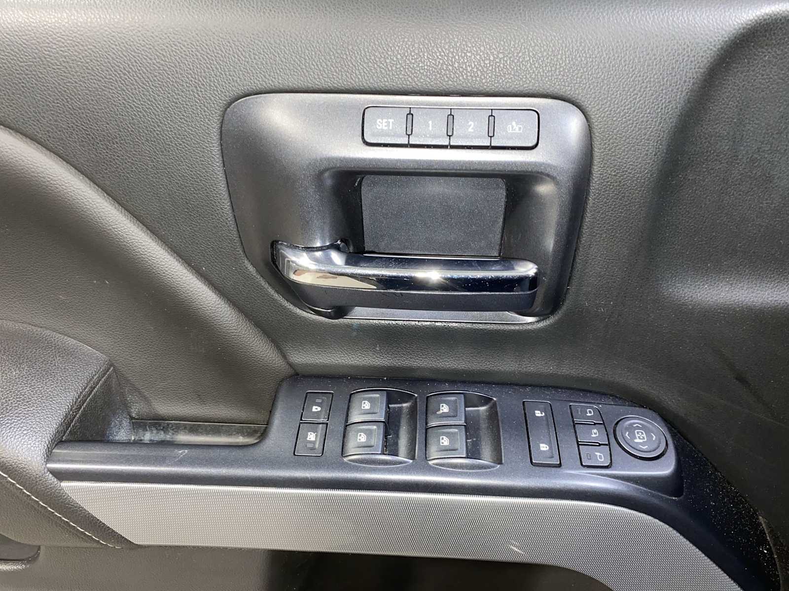 Thumbnail: 2018 Chevrolet Silverado 1500 - 22