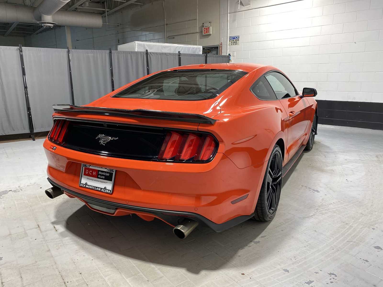 2015 Ford Mustang  24