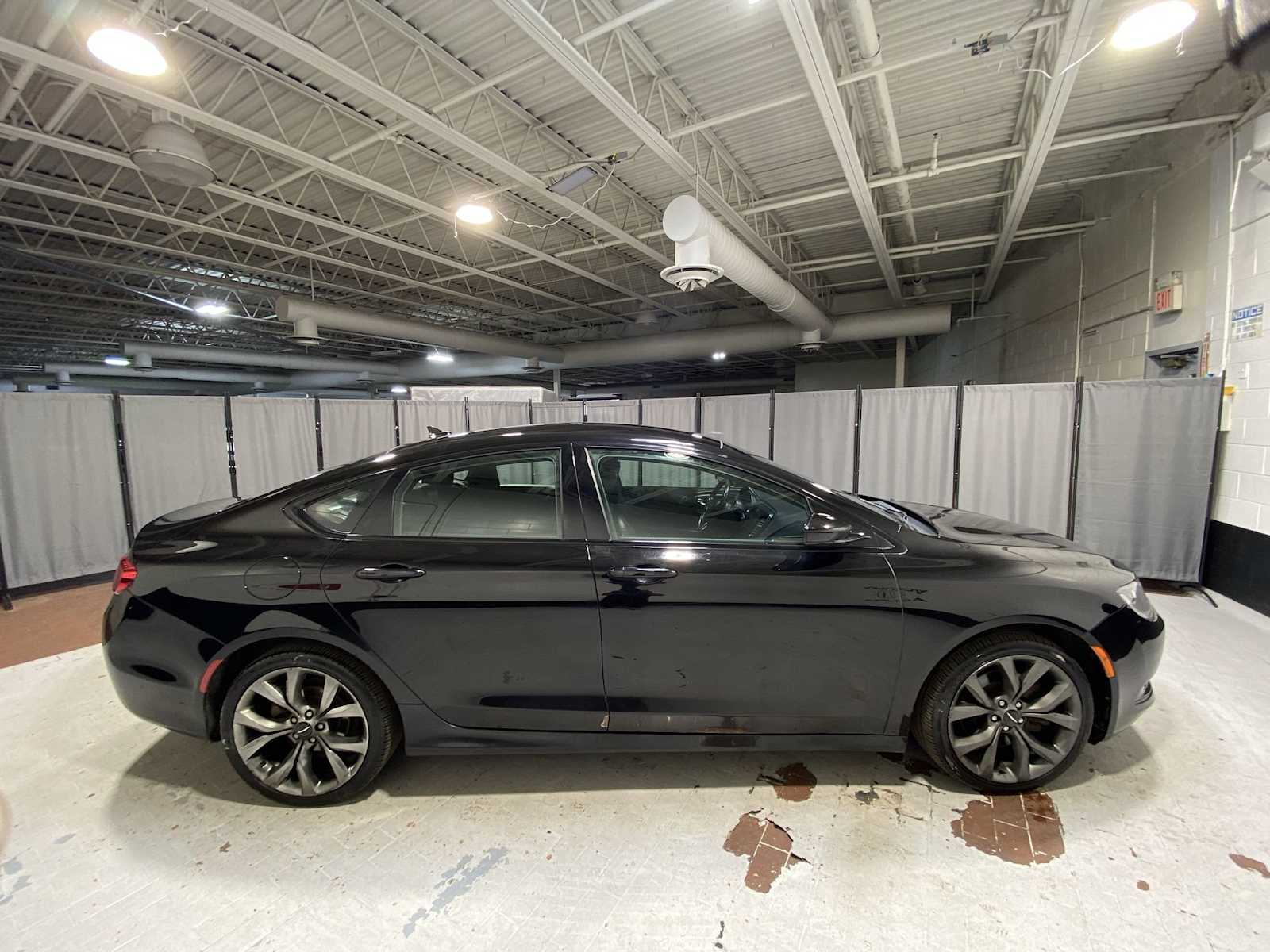 Thumbnail: 2015 Chrysler 200 - 27