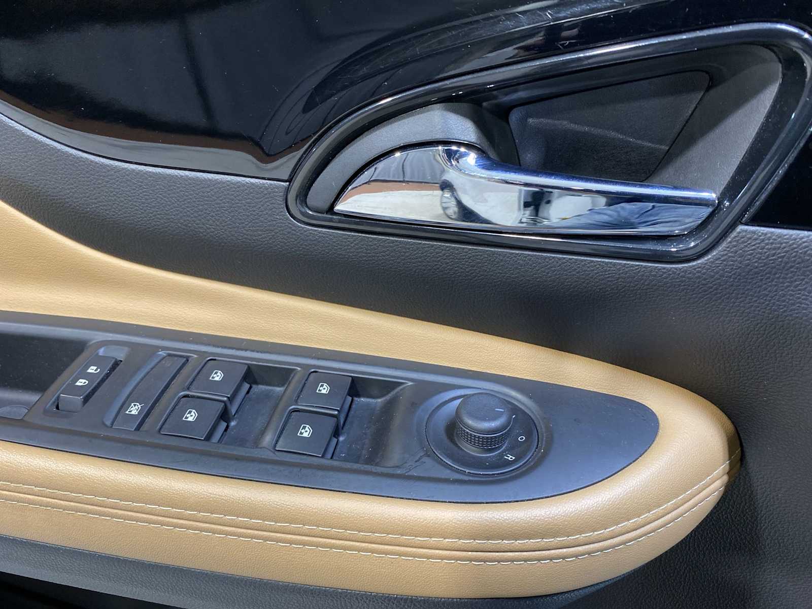 Thumbnail: 2018 Buick Encore - 22