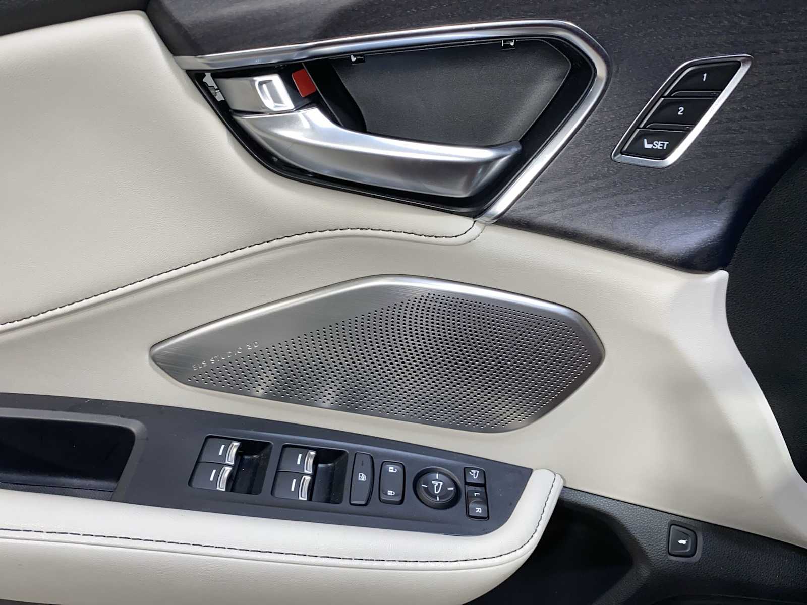 Thumbnail: 2025 Acura RDX - 23