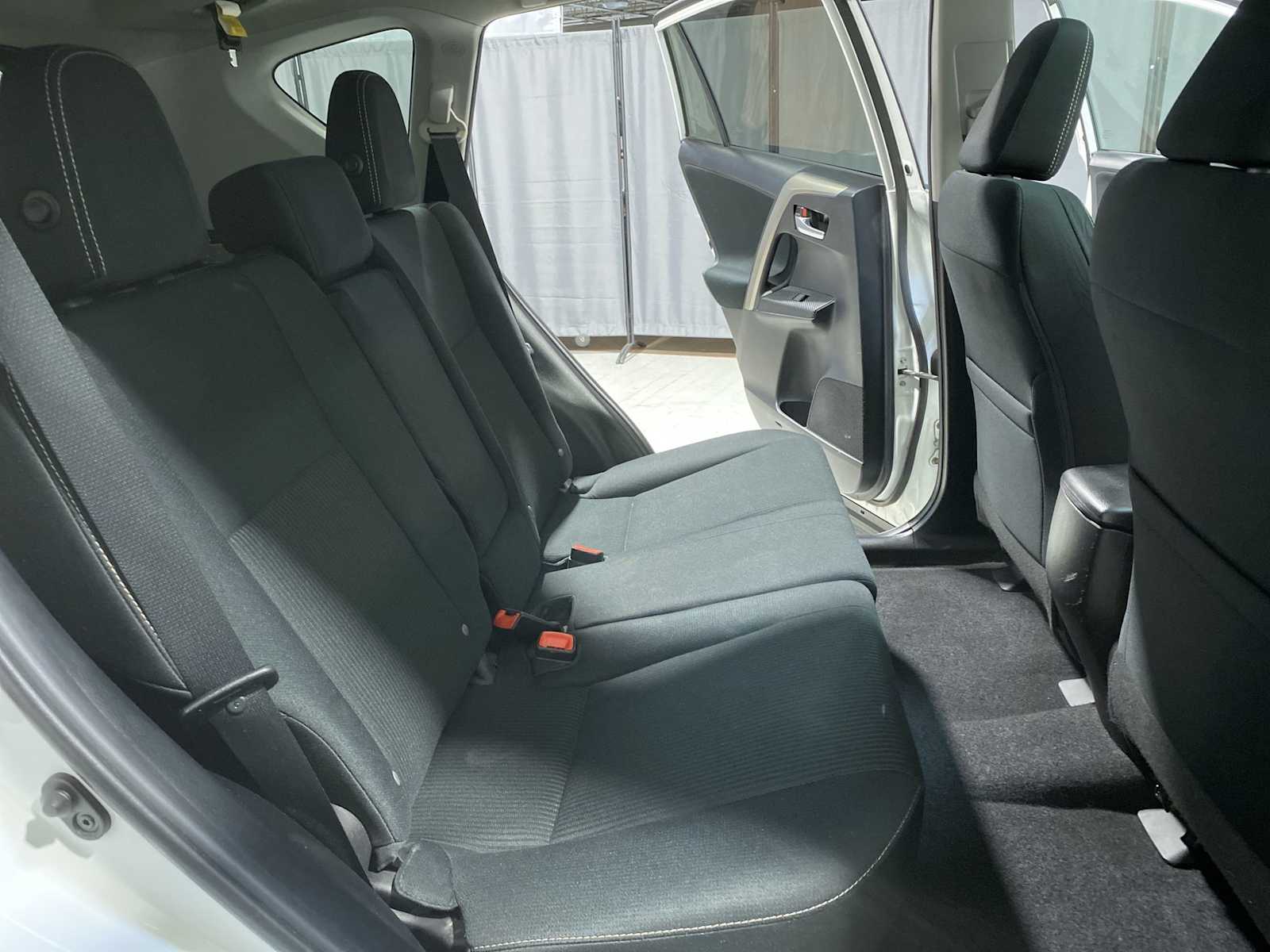 Thumbnail: 2015 Toyota RAV4 - 13