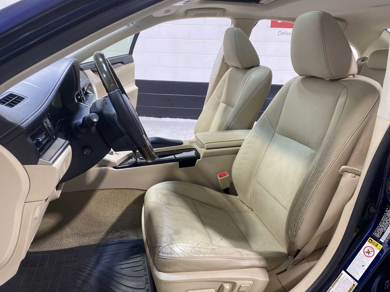 Thumbnail: 2015 Lexus ES - 11