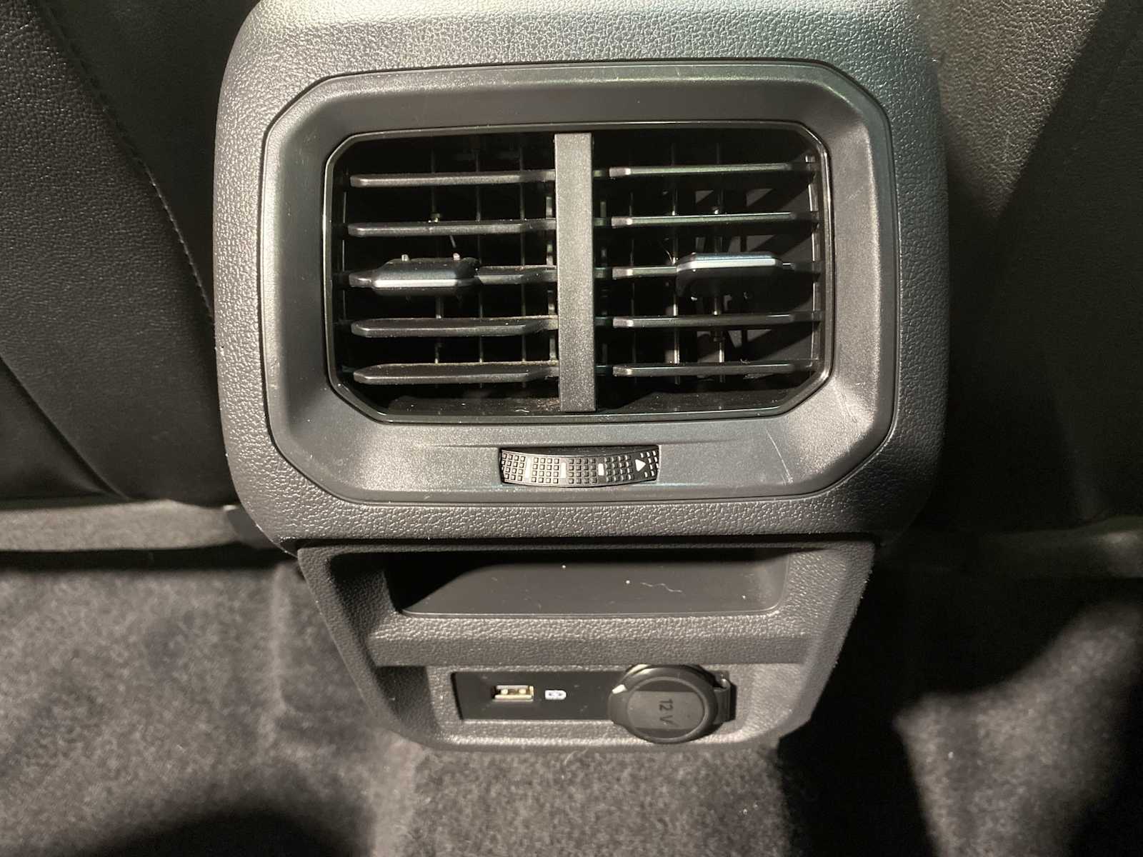 Thumbnail: 2020 Volkswagen Tiguan - 25