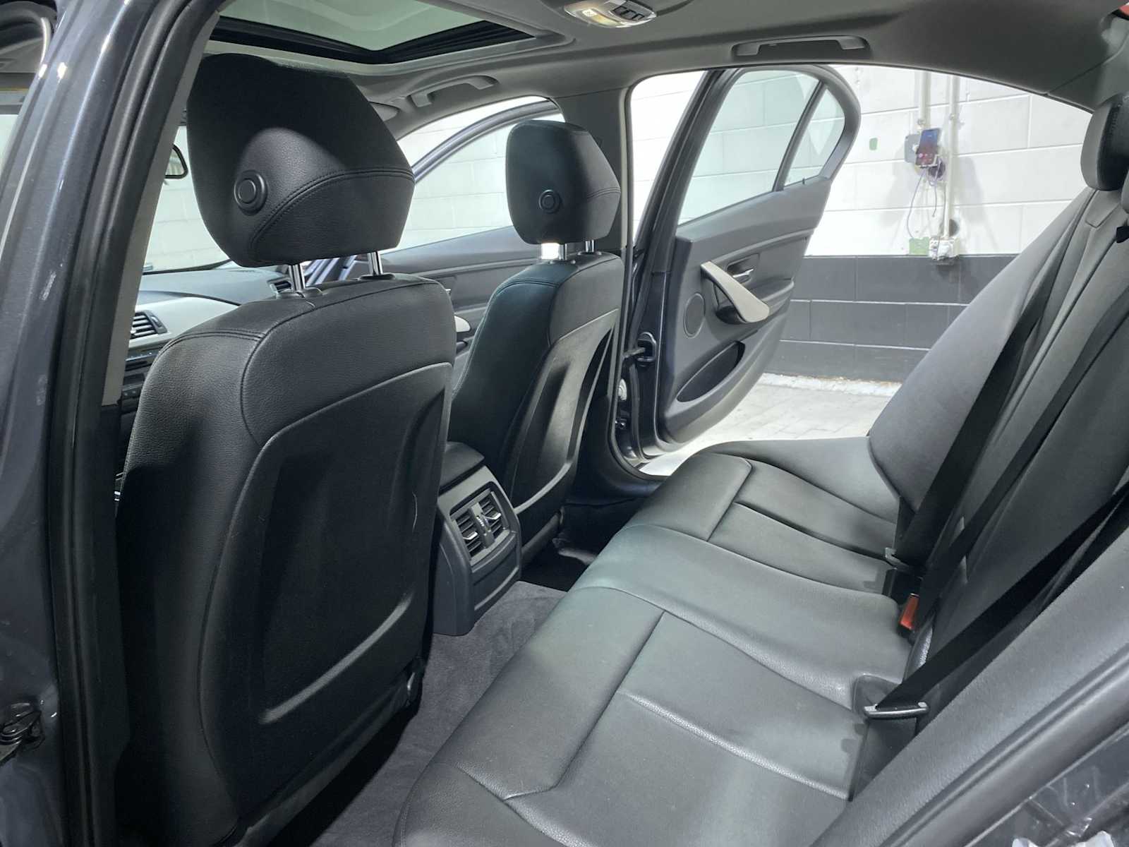 Thumbnail: 2014 BMW 3 Series - 12