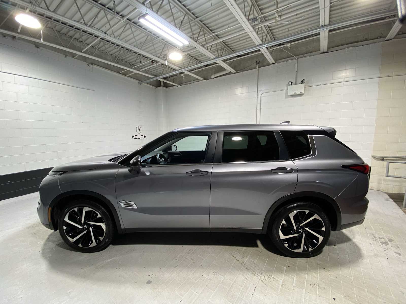 Thumbnail: 2022 Mitsubishi Outlander - 3