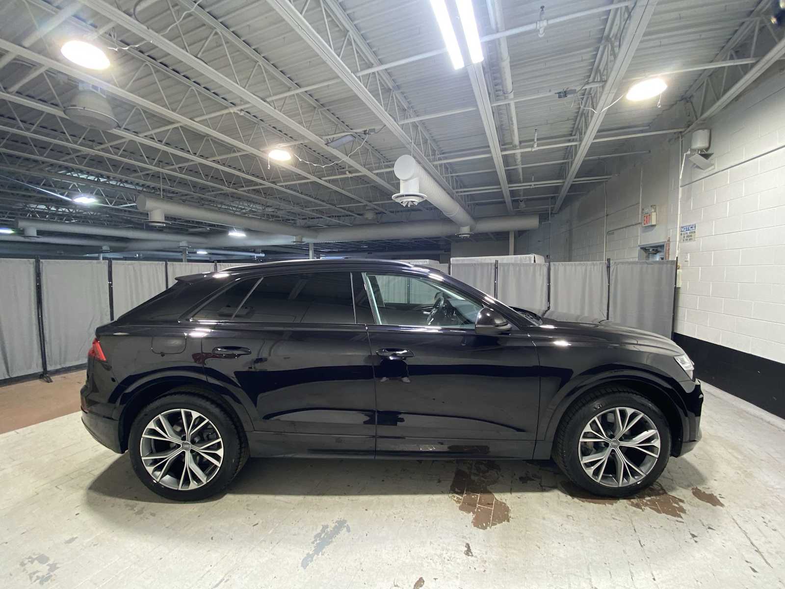 Thumbnail: 2020 Audi Q8 - 27