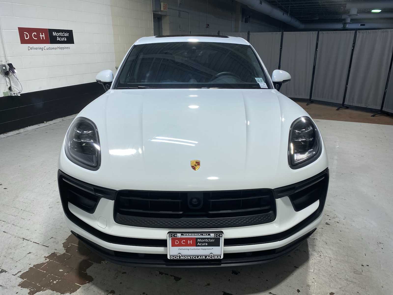 Thumbnail: 2023 Porsche Macan - 6