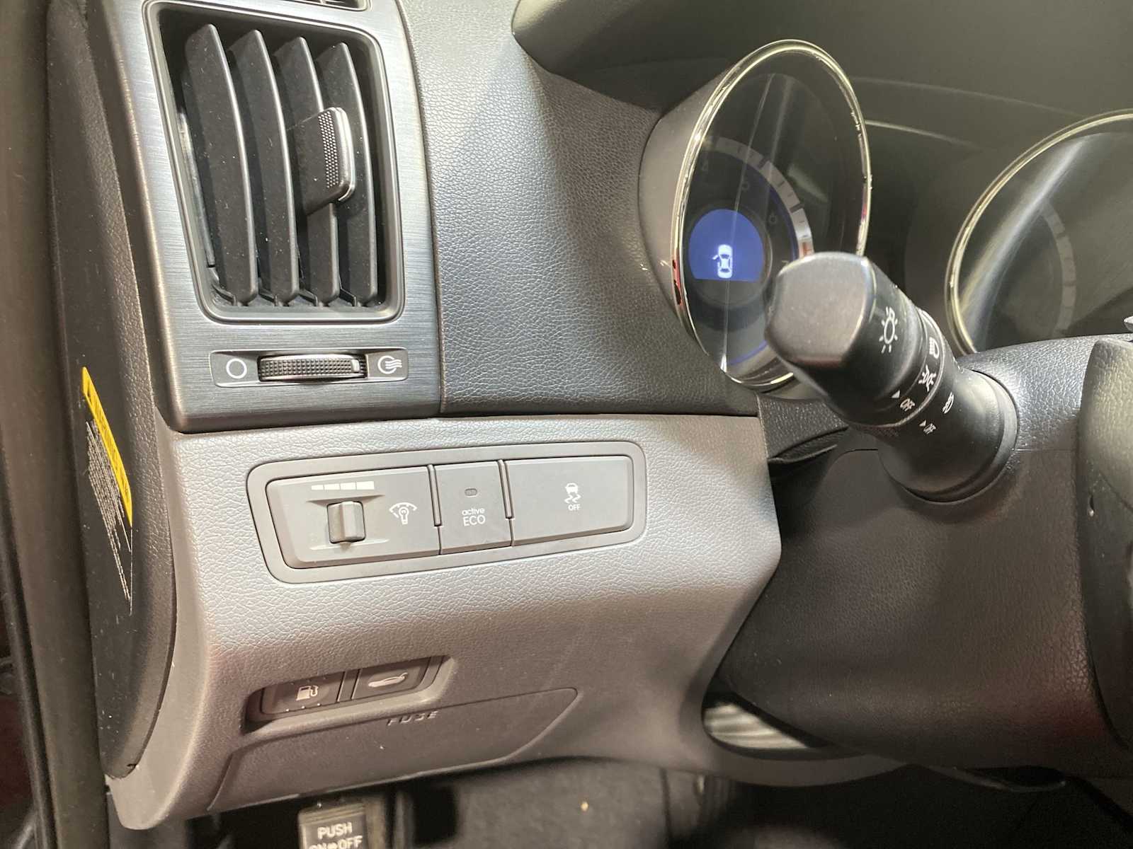 Thumbnail: 2013 Hyundai Sonata - 24