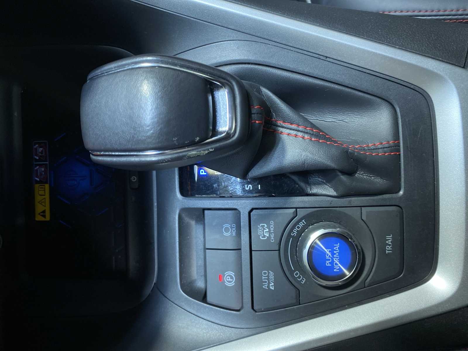 Thumbnail: 2022 Toyota RAV4 - 17