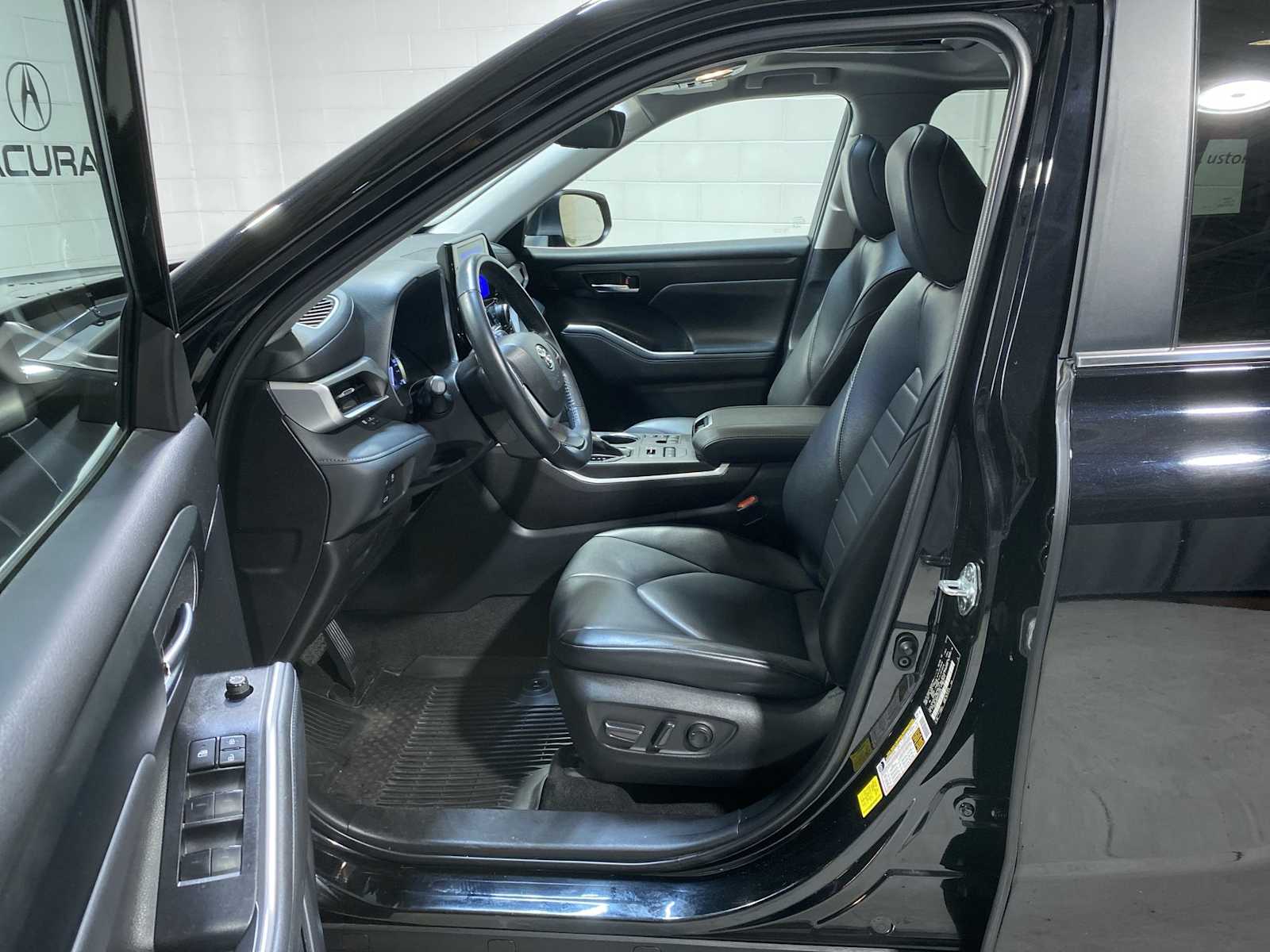 Thumbnail: 2023 Toyota Highlander - 2