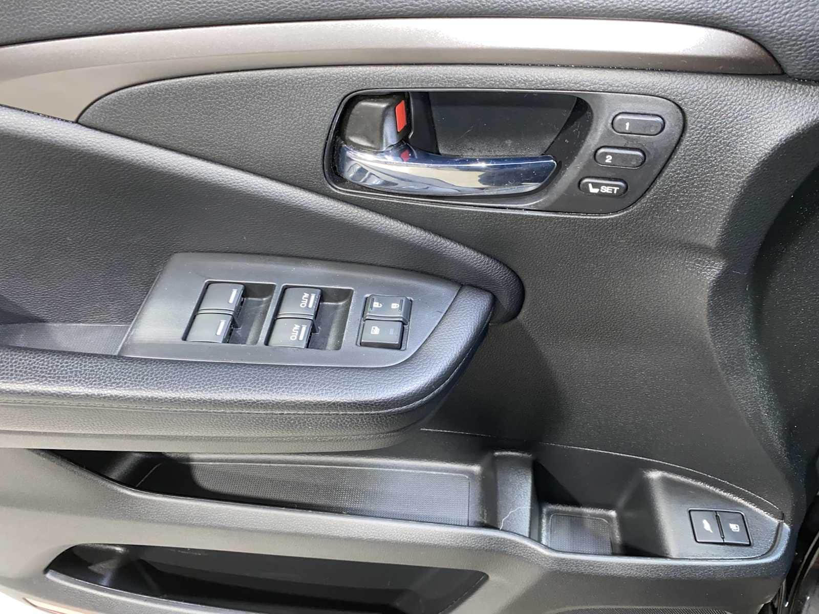 Thumbnail: 2019 Honda Pilot - 23