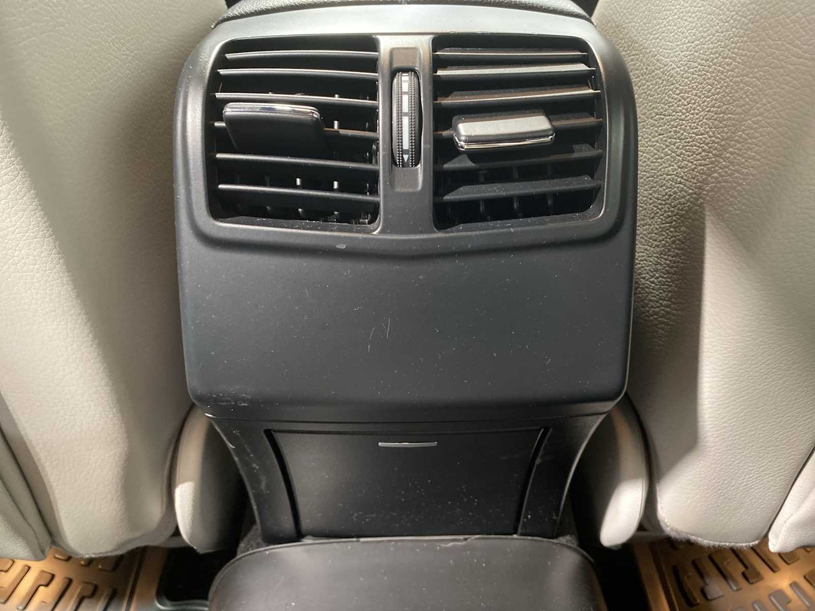 Thumbnail: 2014 Mercedes-Benz E-Class - 25