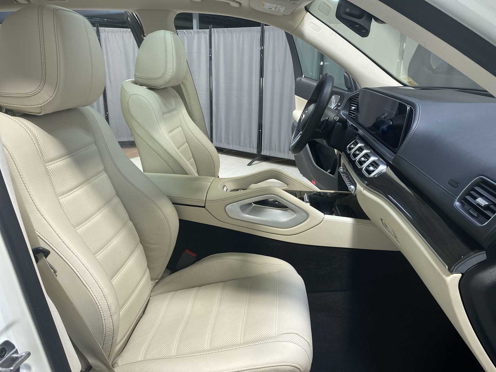 Thumbnail: 2022 Mercedes-Benz GLS - 14