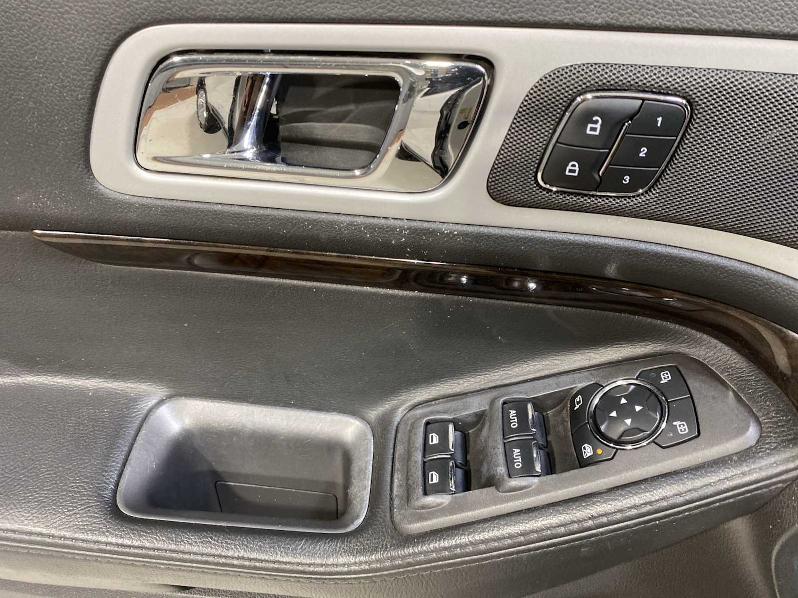 Thumbnail: 2014 Ford Explorer - 23
