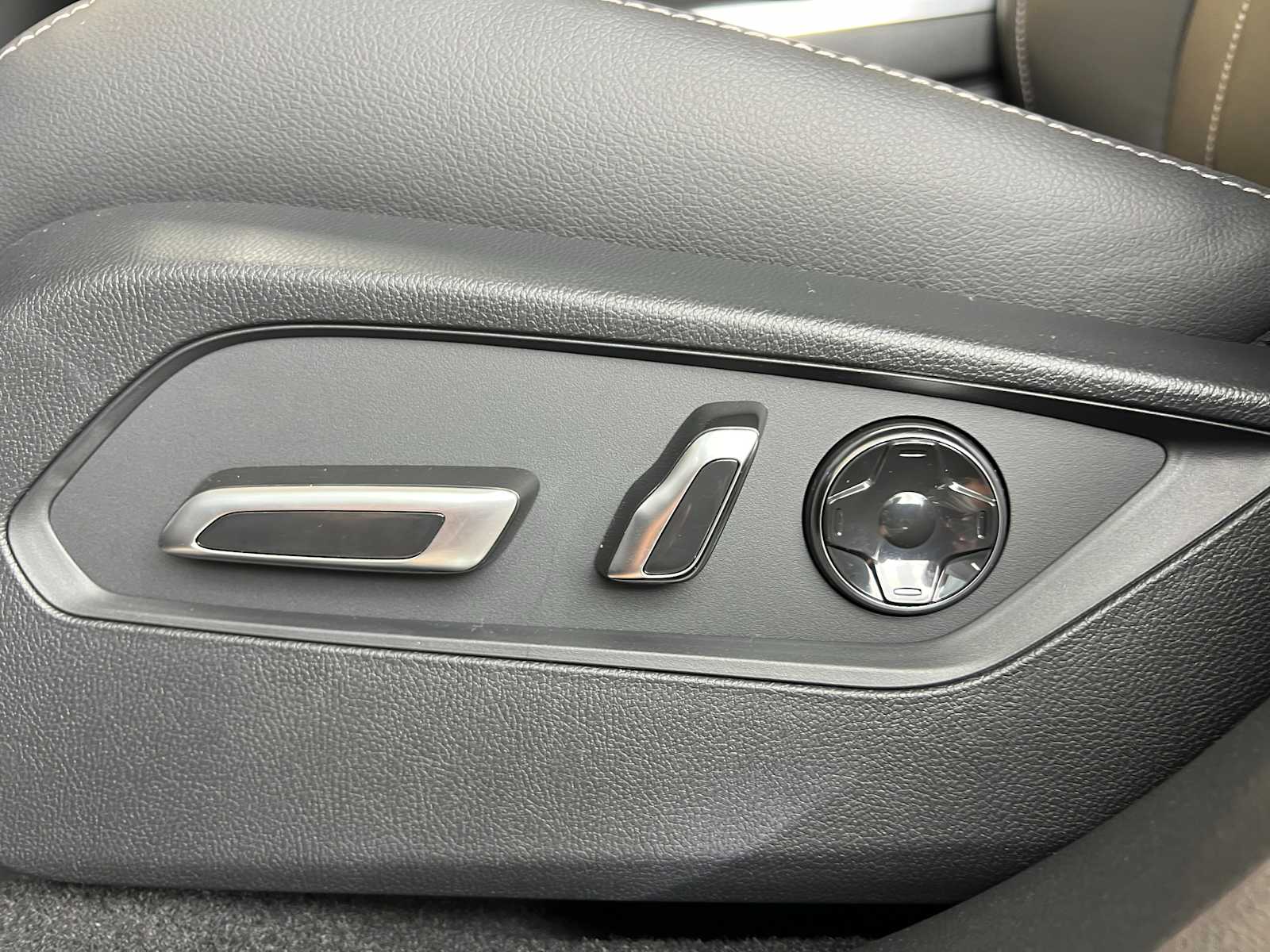 Thumbnail: 2026 Acura RDX - 18