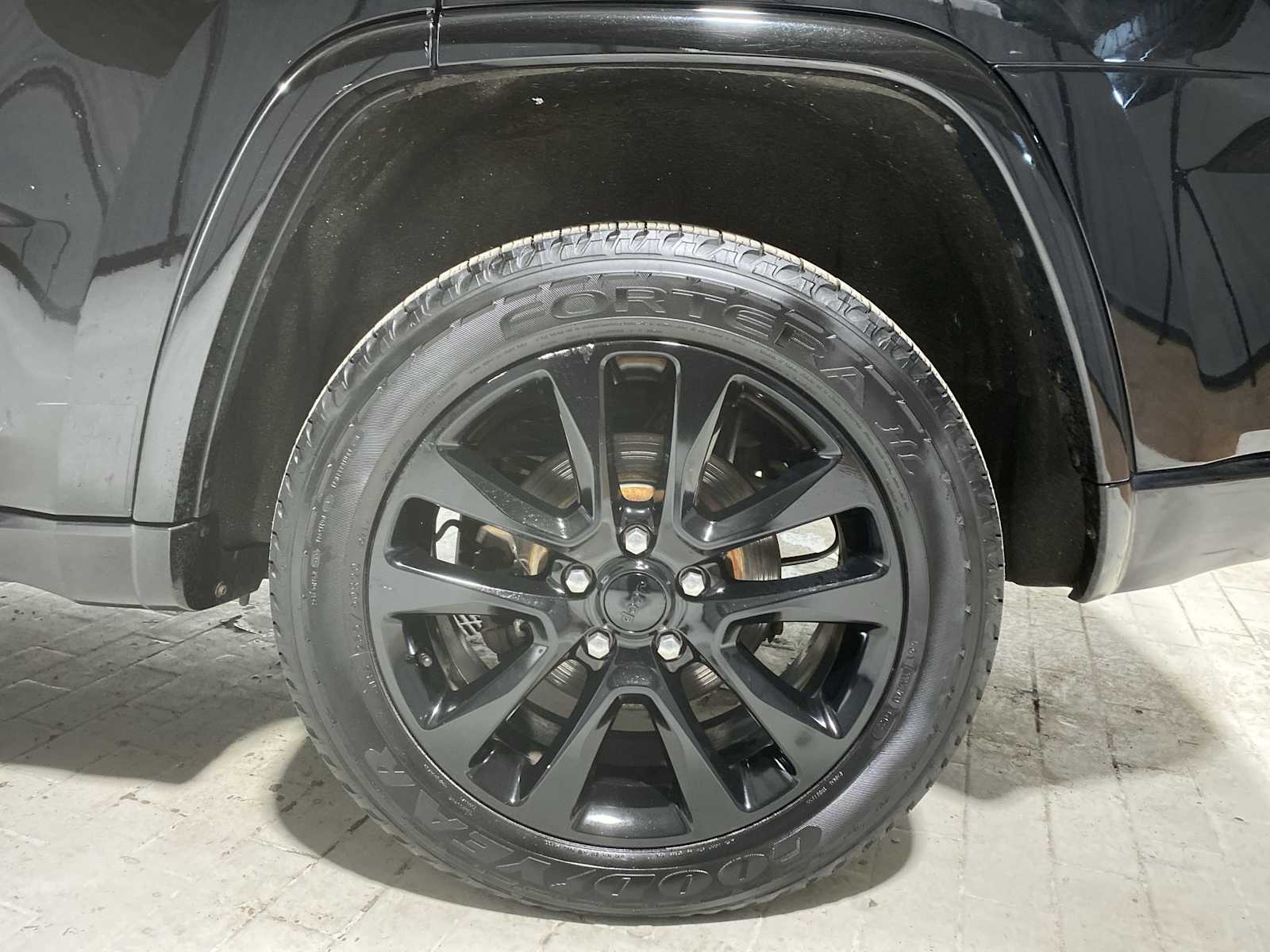 Thumbnail: 2017 Jeep Grand Cherokee - 8