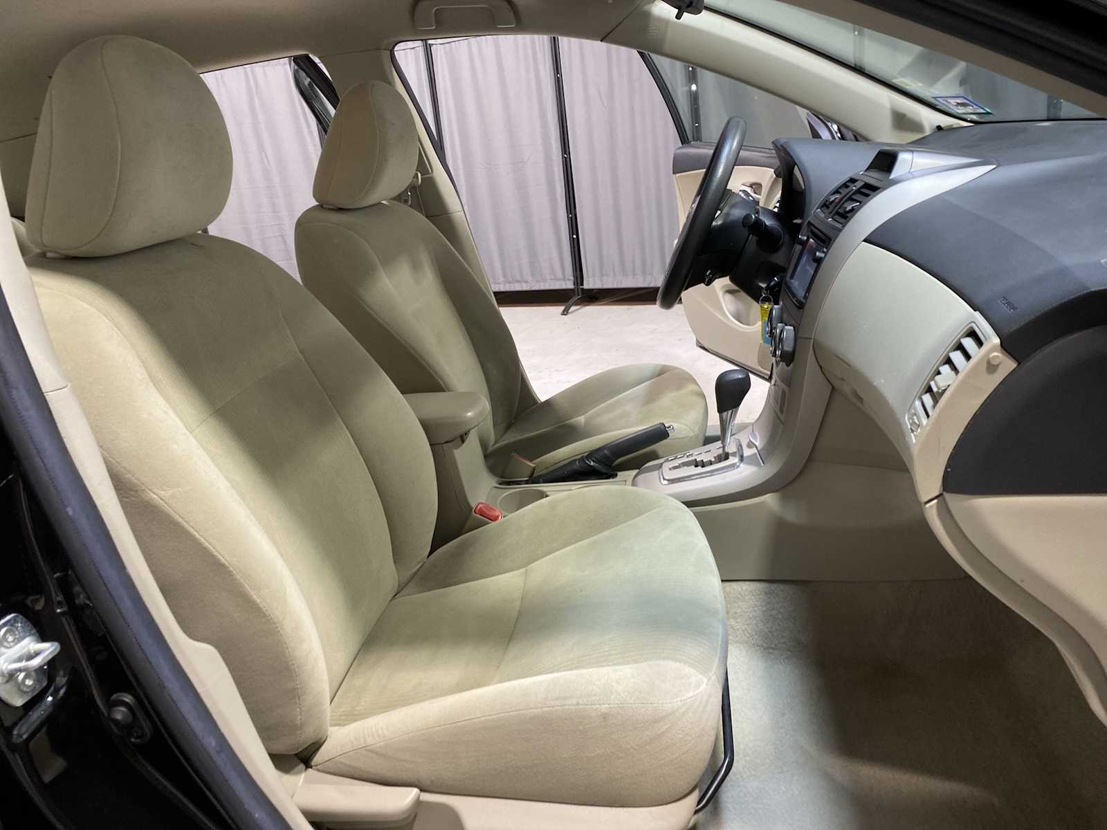 Thumbnail: 2013 Toyota Corolla - 14