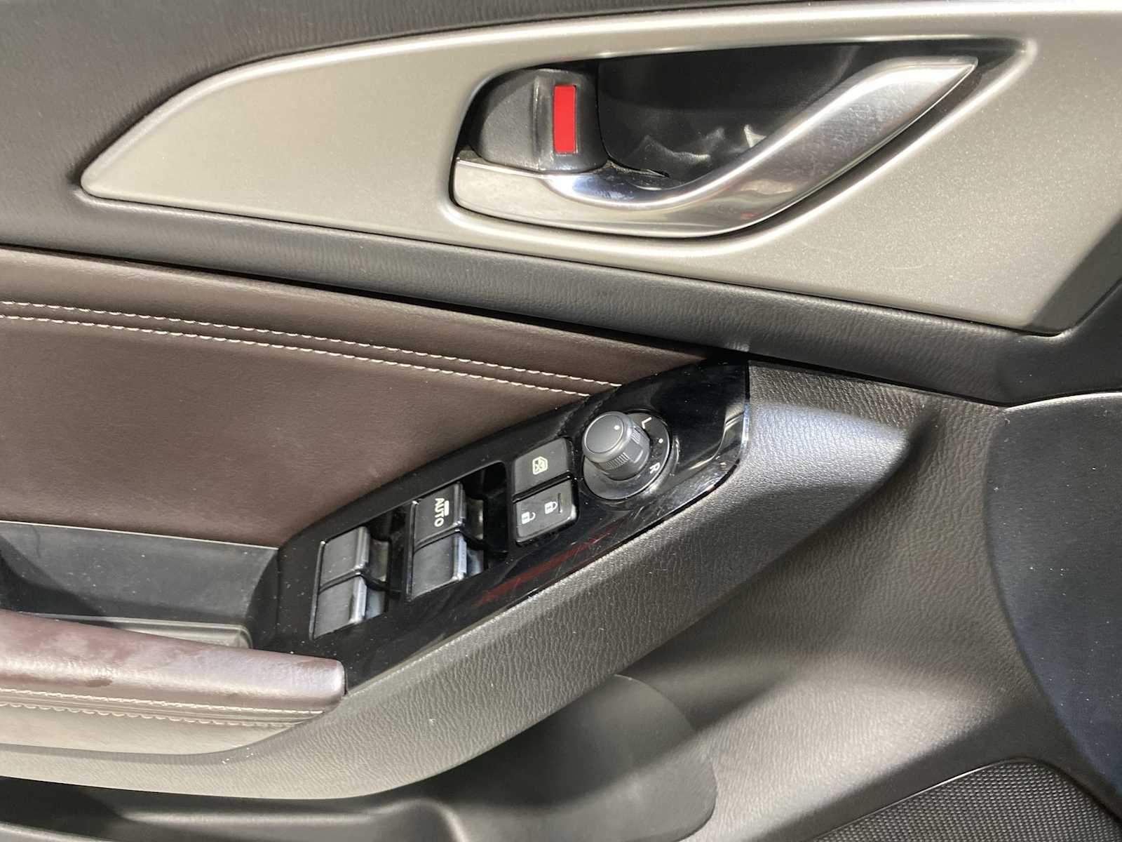 Thumbnail: 2018 Mazda Mazda3 - 23