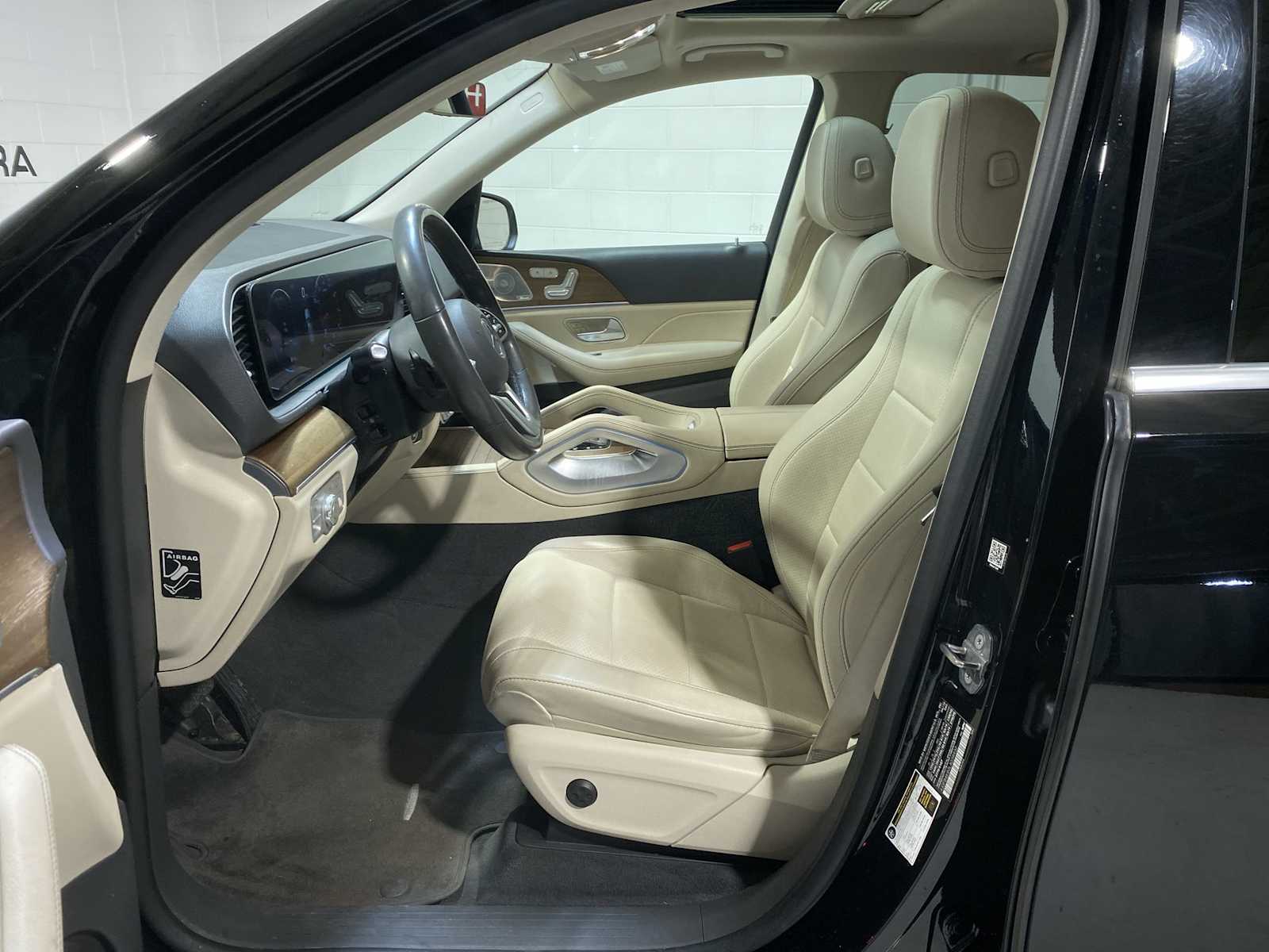 Thumbnail: 2020 Mercedes-Benz GLE - 2