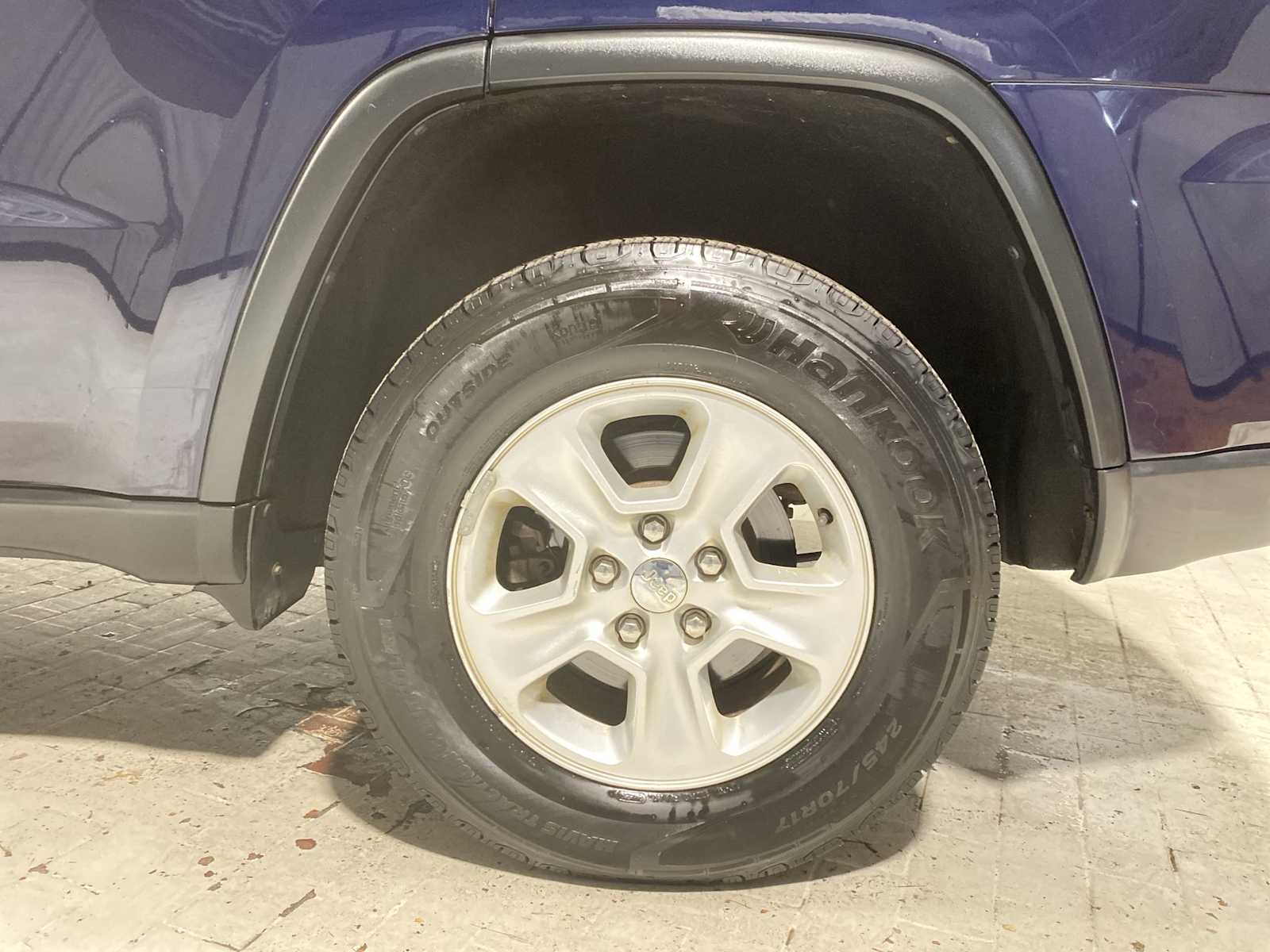 Thumbnail: 2017 Jeep Grand Cherokee - 8