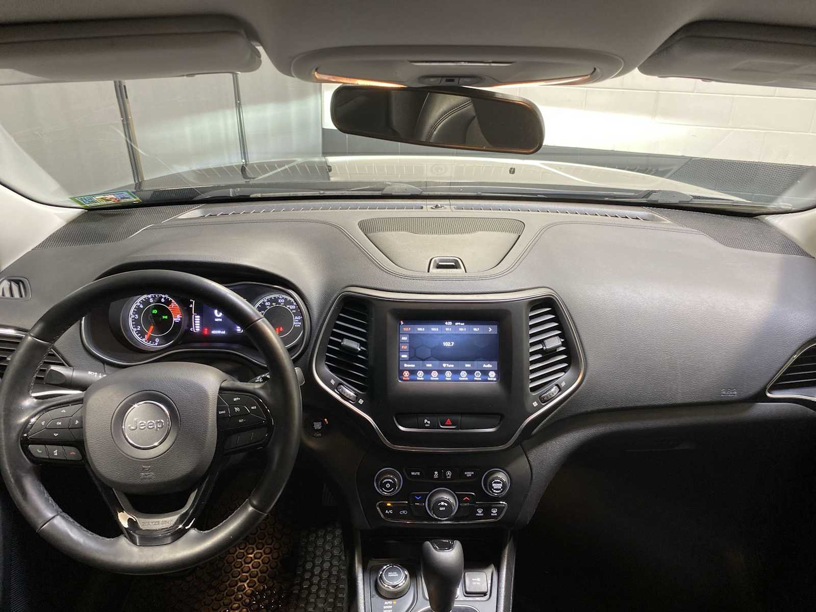 Thumbnail: 2020 Jeep Cherokee - 10