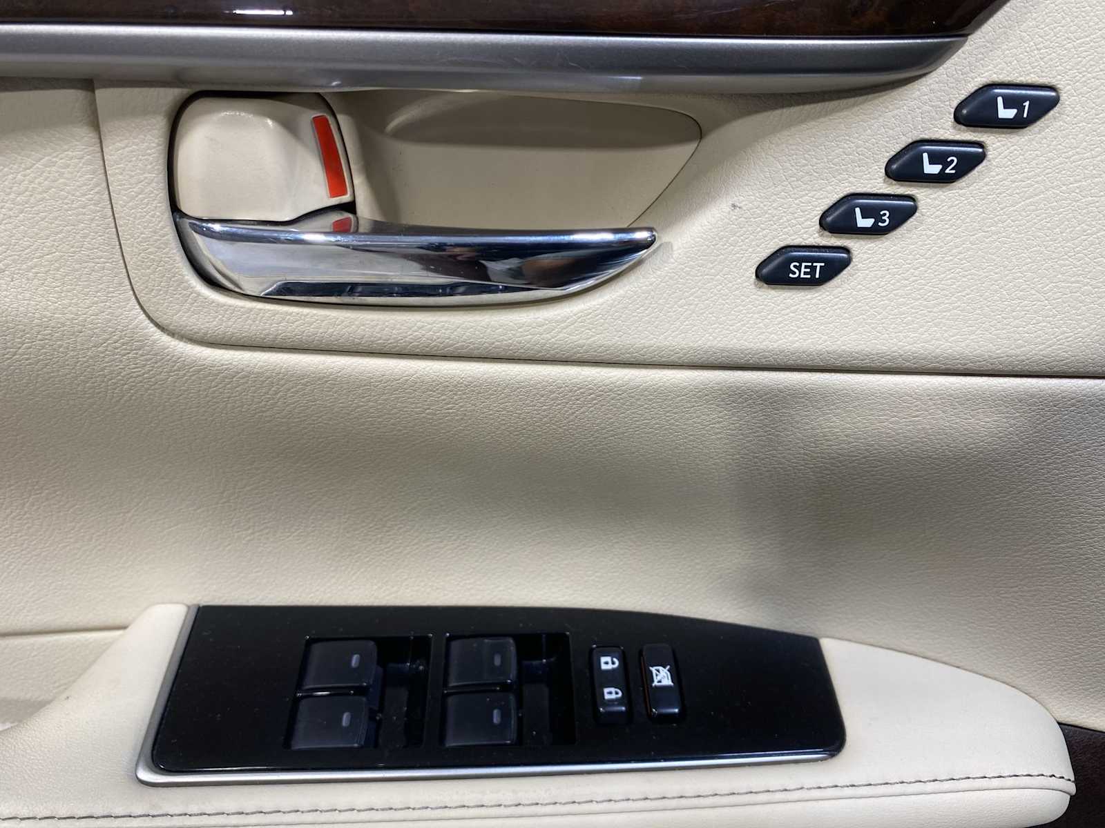 Thumbnail: 2016 Lexus ES - 23