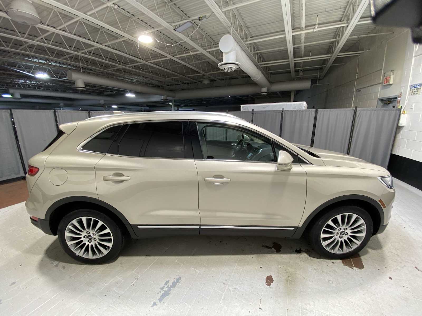 Thumbnail: 2017 Lincoln MKC - 27