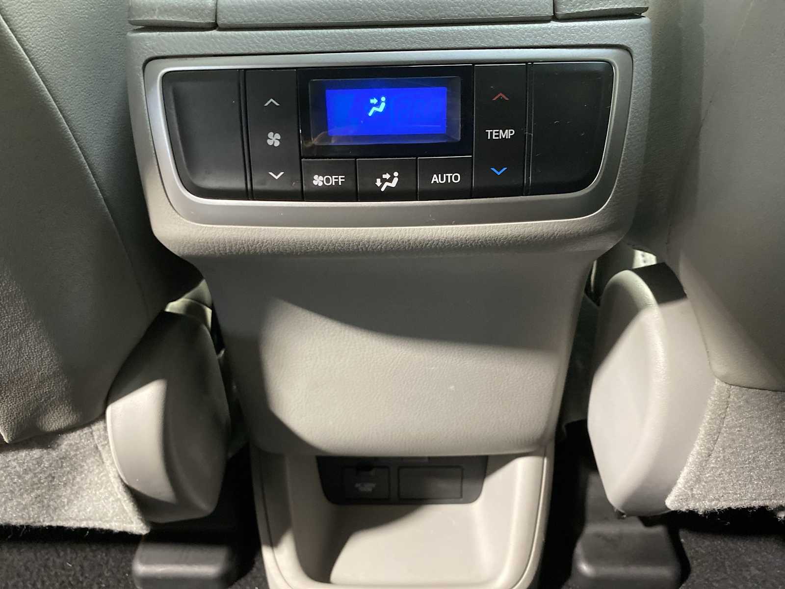 Thumbnail: 2019 Toyota Highlander - 25