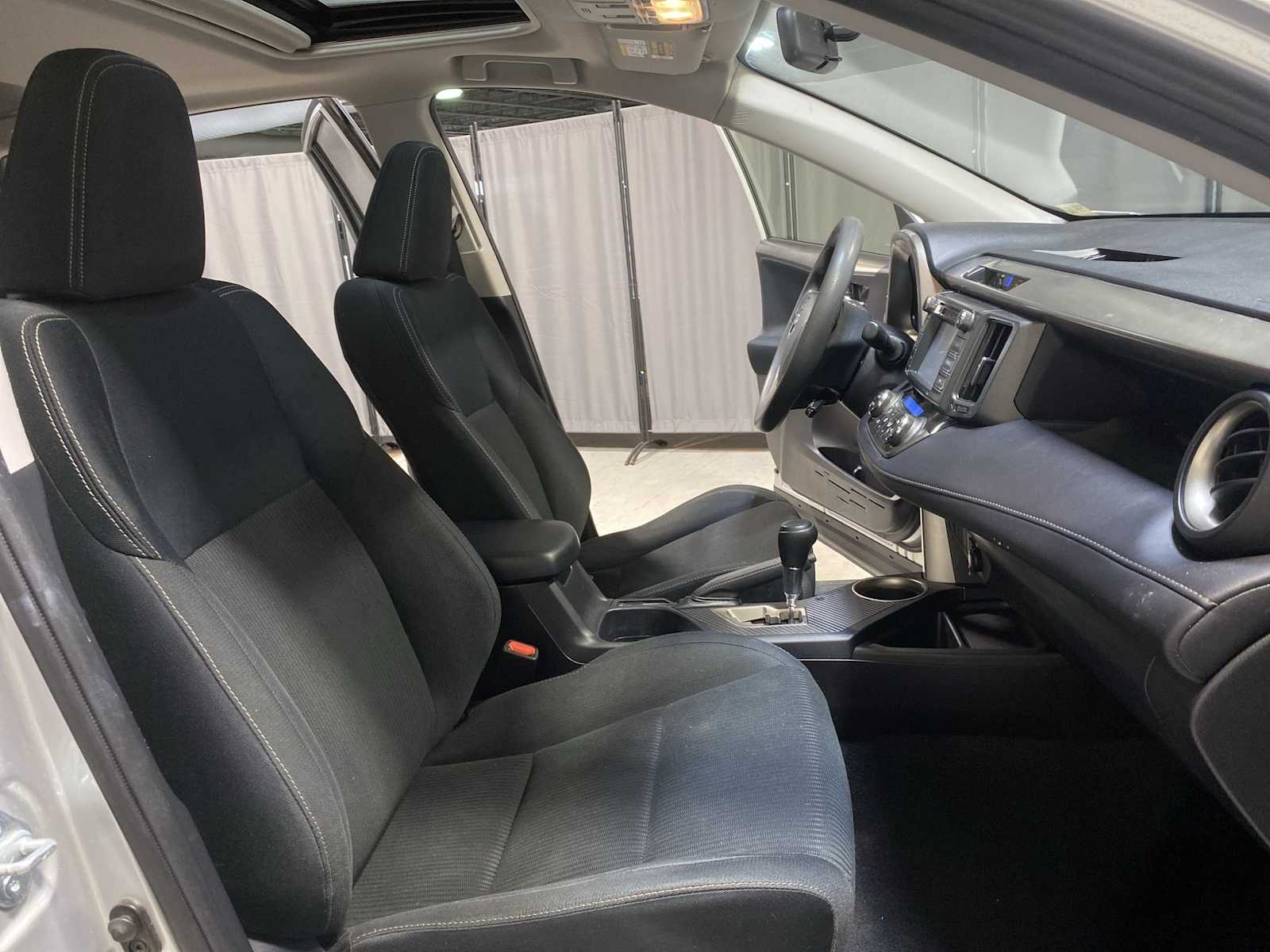 Thumbnail: 2015 Toyota RAV4 - 14