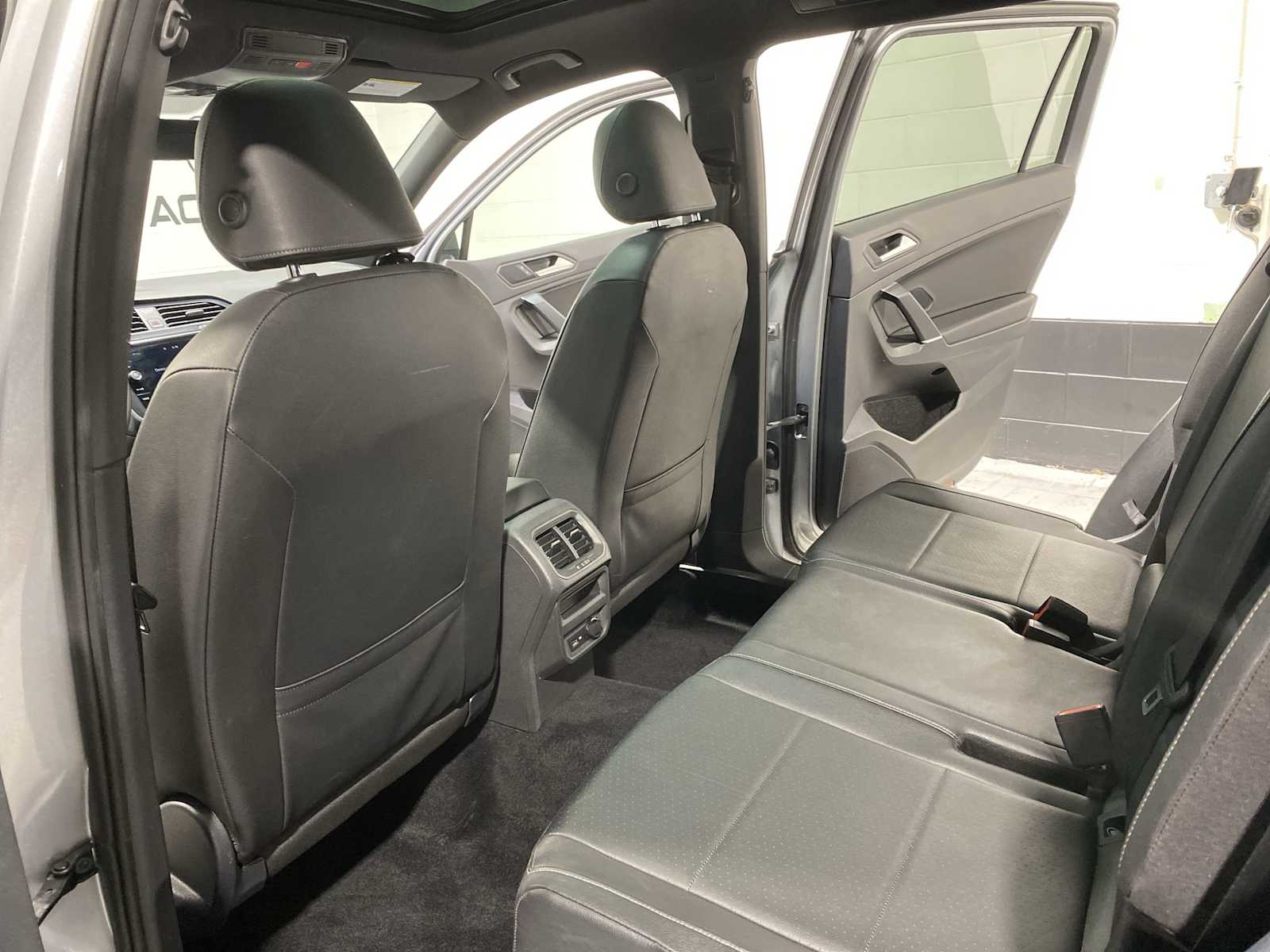 Thumbnail: 2020 Volkswagen Tiguan - 12