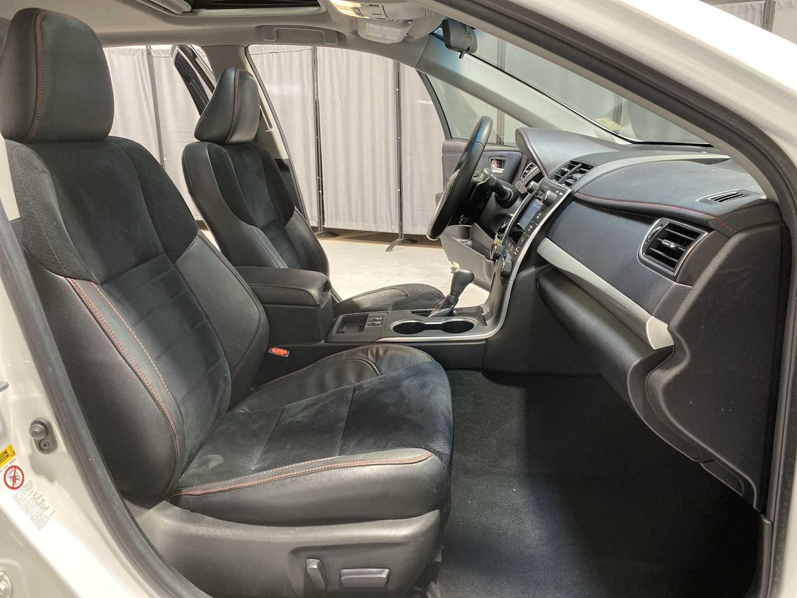 Thumbnail: 2015 Toyota Camry - 14