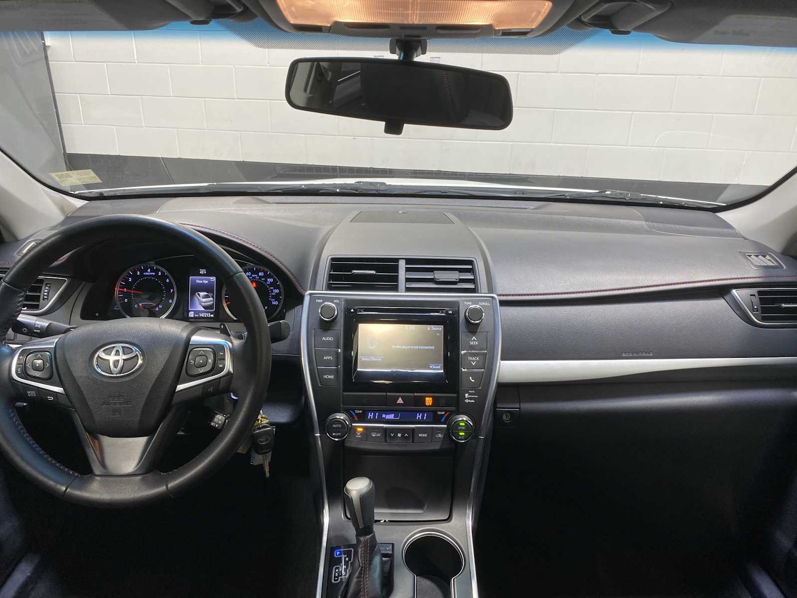 Thumbnail: 2015 Toyota Camry - 10