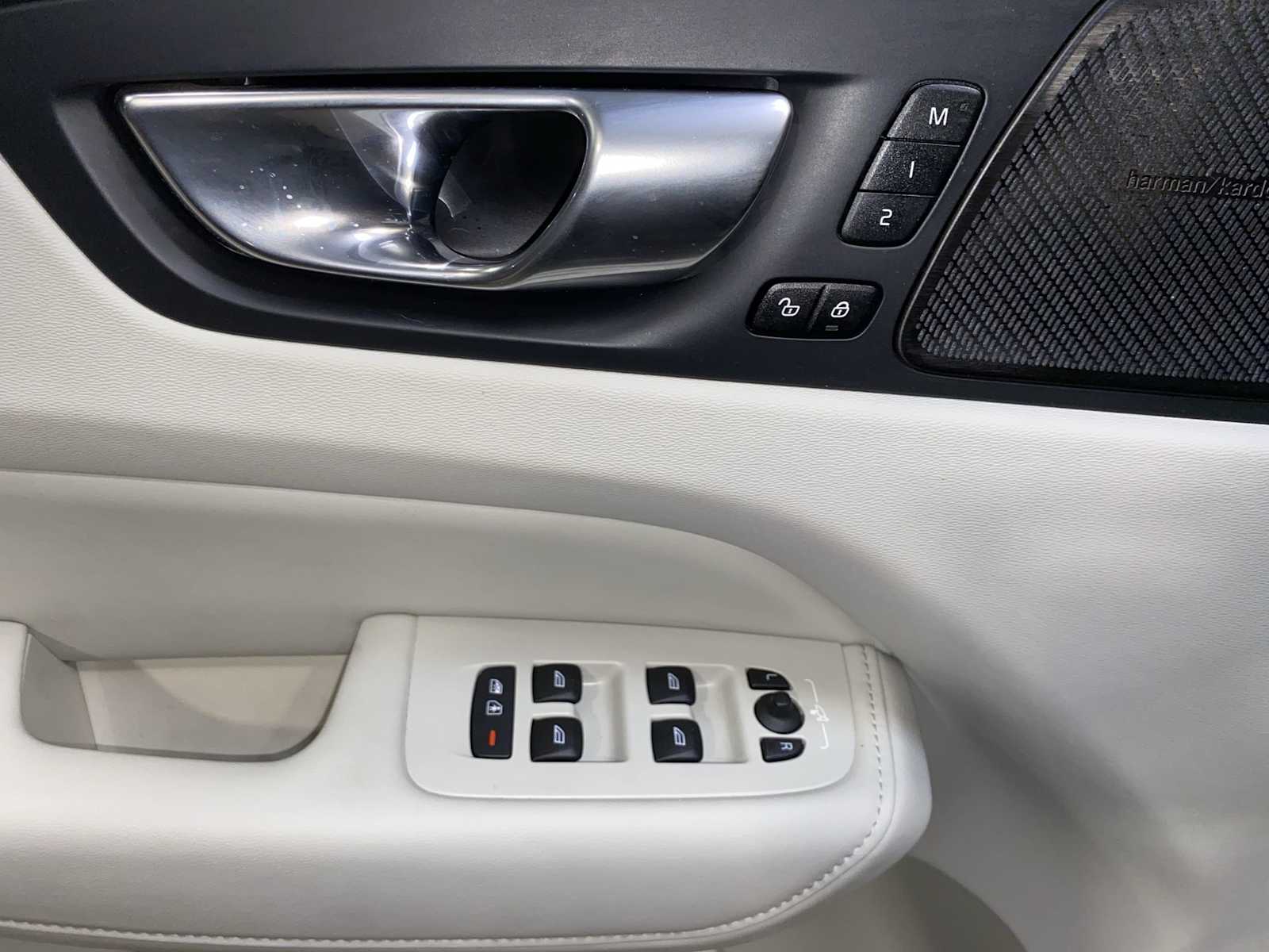 Thumbnail: 2023 Volvo XC60 - 23