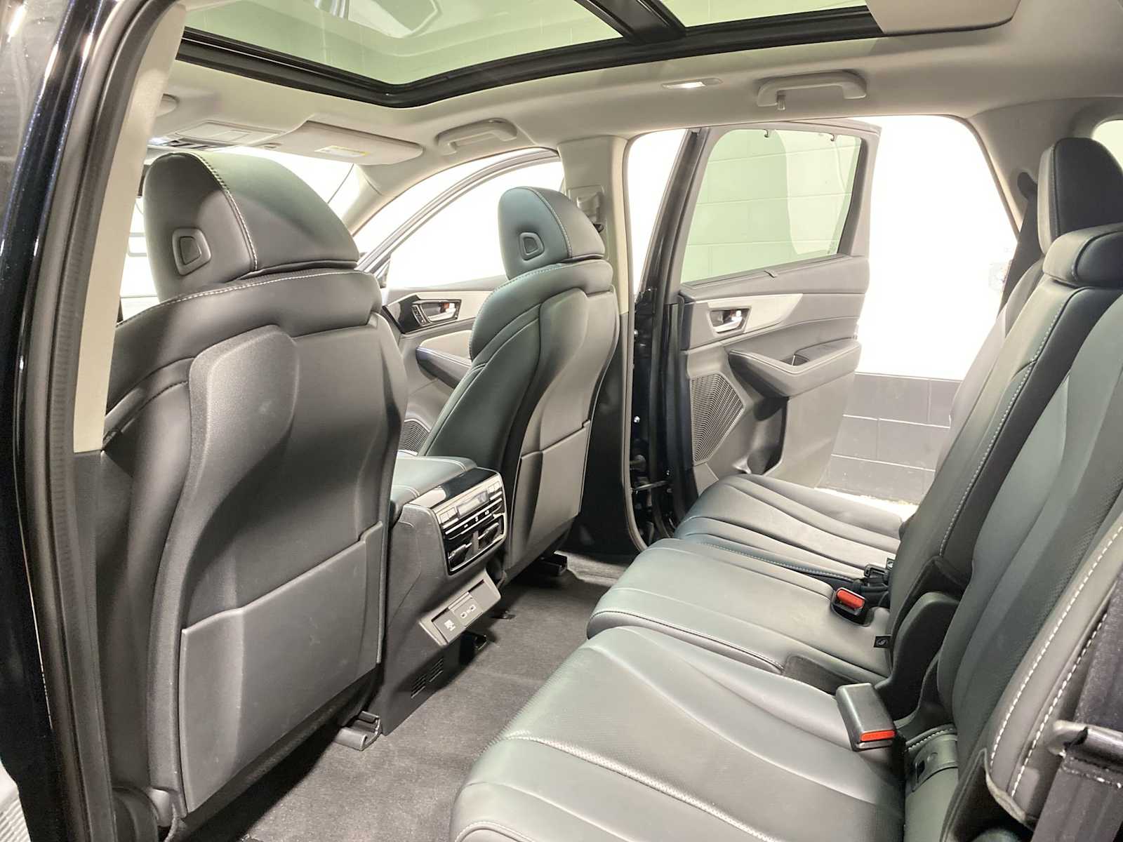 Thumbnail: 2023 Acura MDX - 12