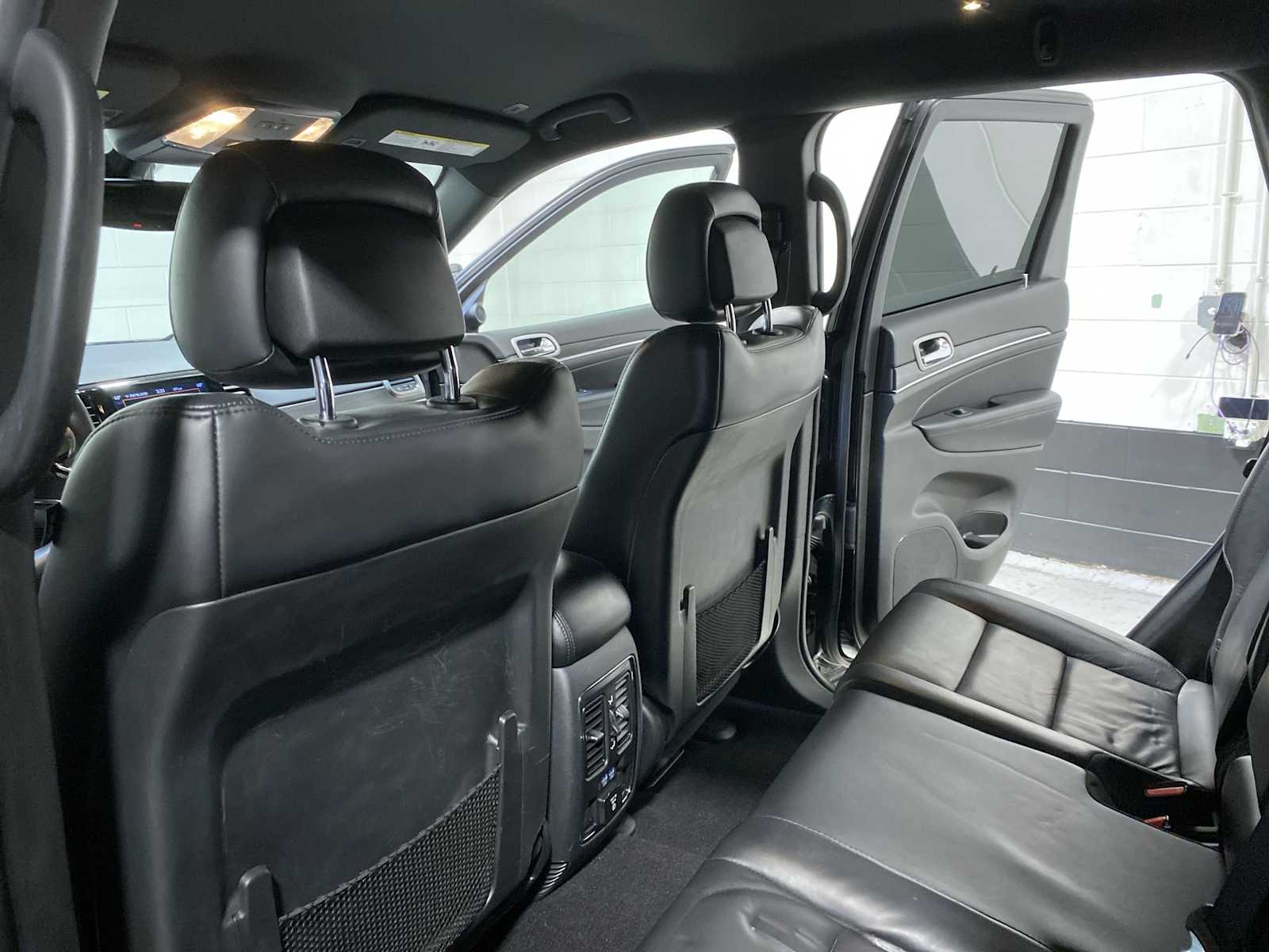 Thumbnail: 2019 Jeep Grand Cherokee - 12