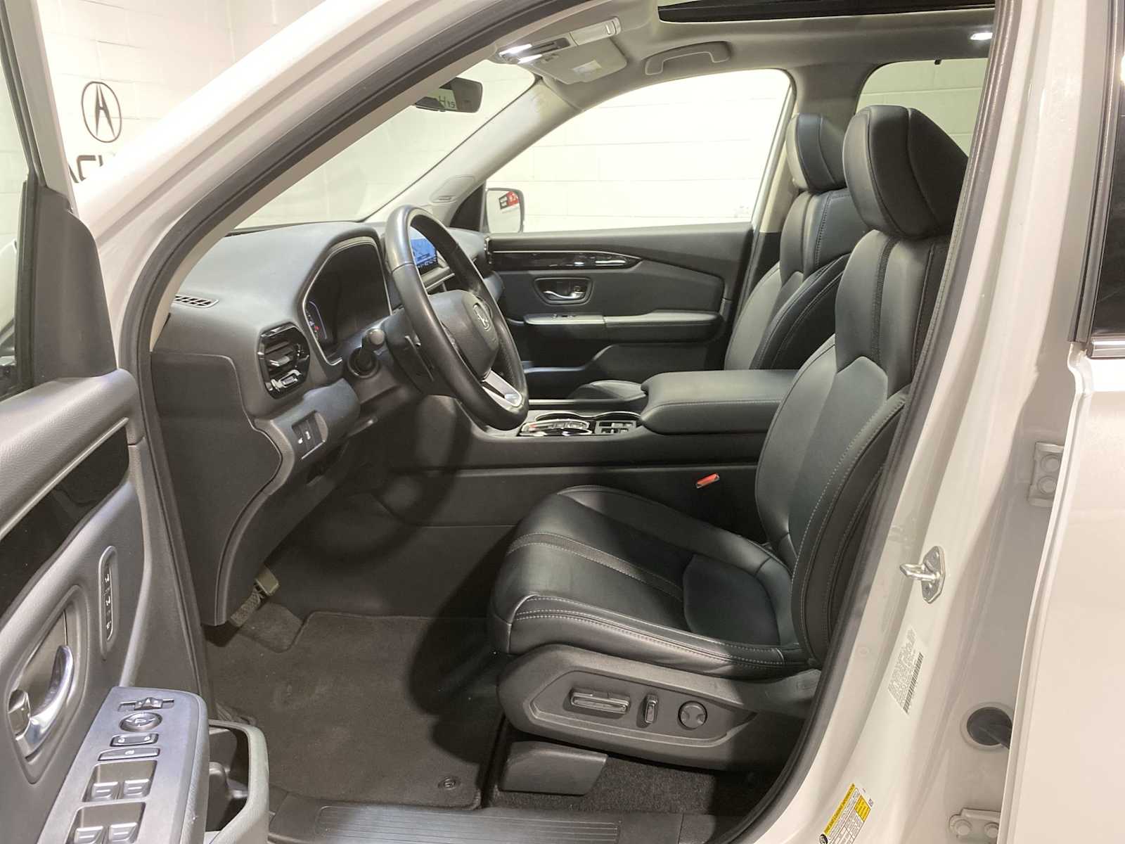 2023 Honda Pilot Touring photo 2