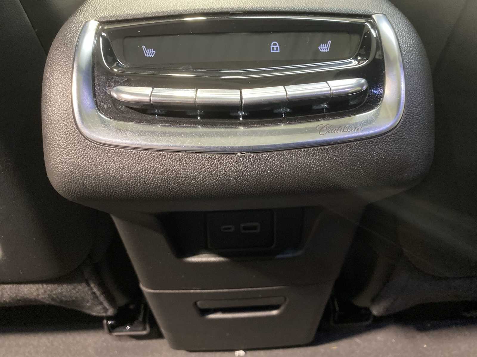 Thumbnail: 2023 Cadillac XT6 - 25