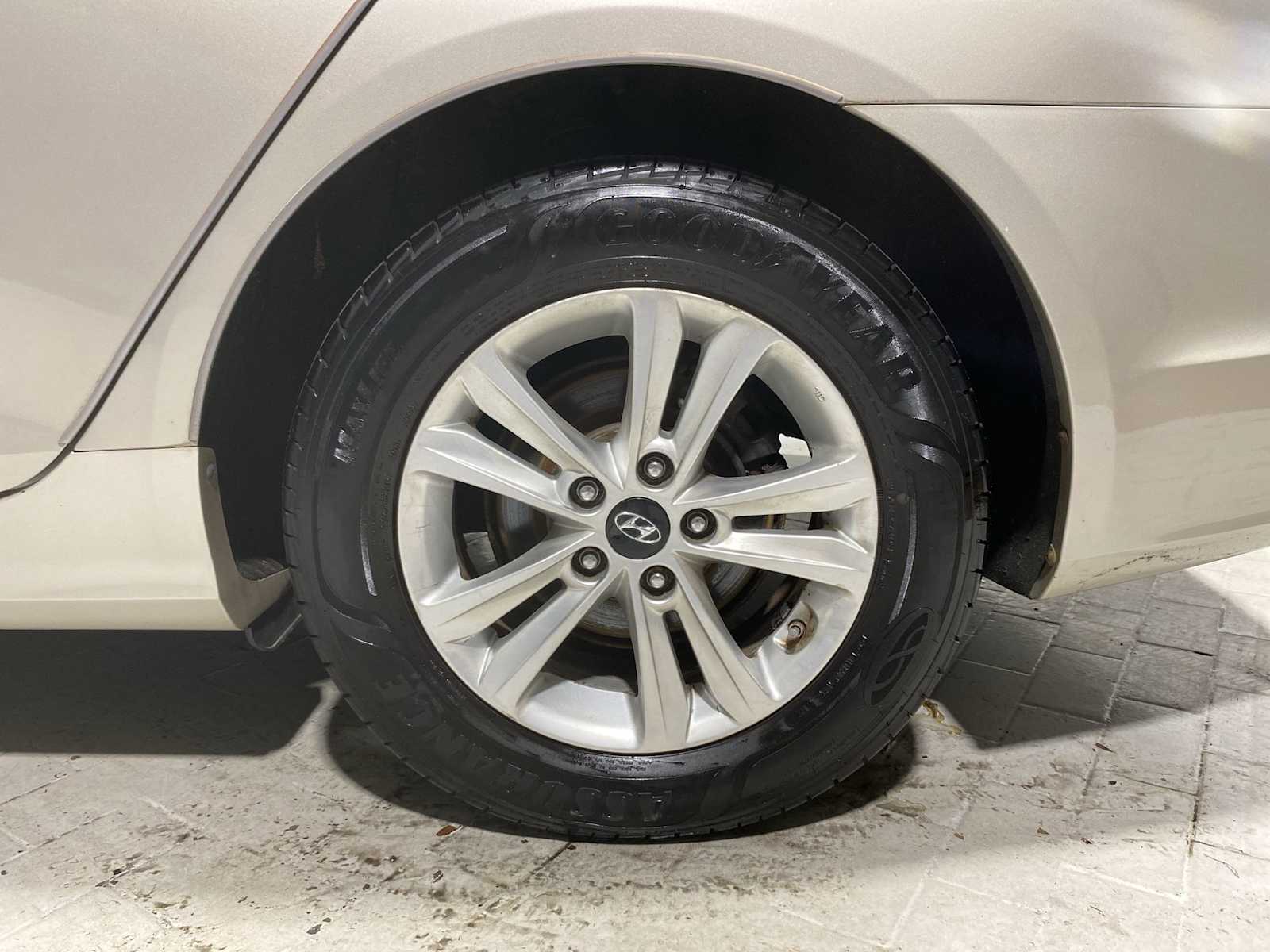 Thumbnail: 2011 Hyundai Sonata - 8