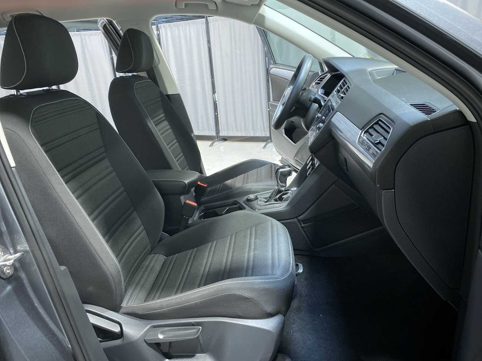 Thumbnail: 2022 Volkswagen Tiguan - 14