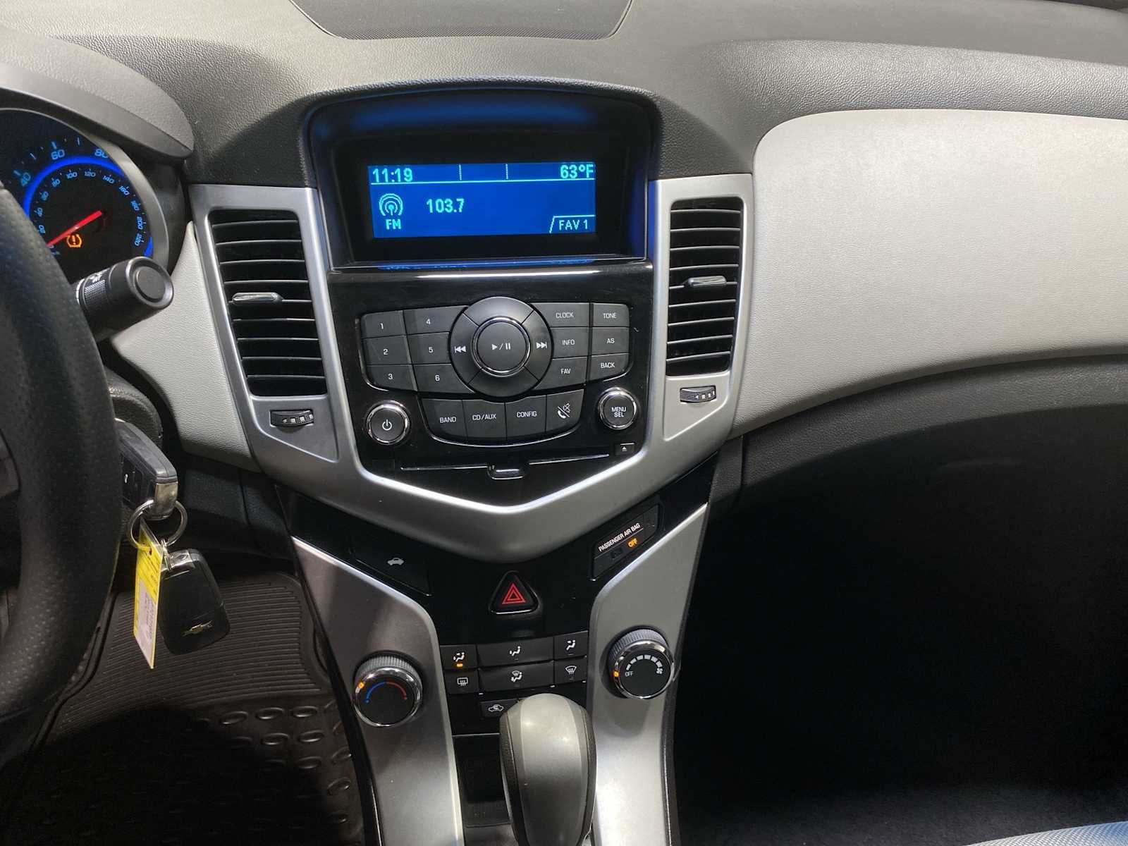 Thumbnail: 2015 Chevrolet Cruze - 16