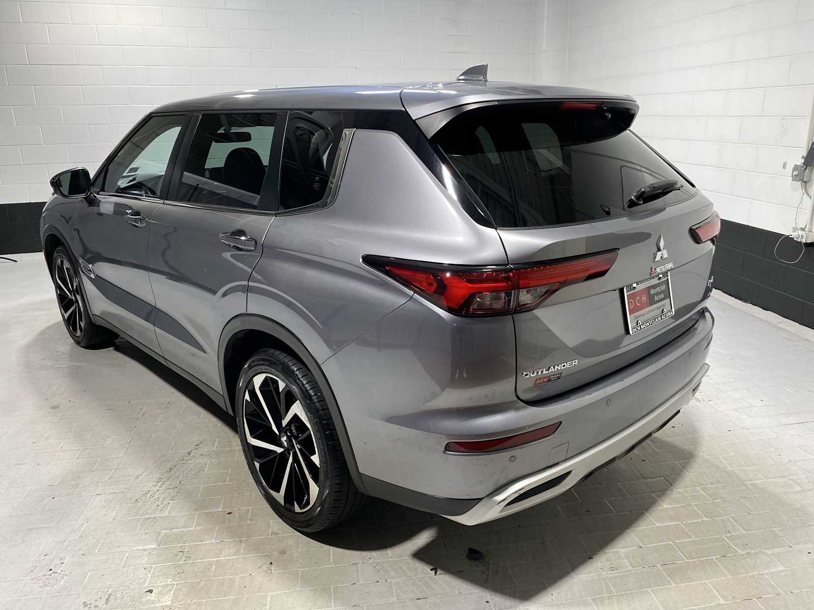 Thumbnail: 2022 Mitsubishi Outlander - 4