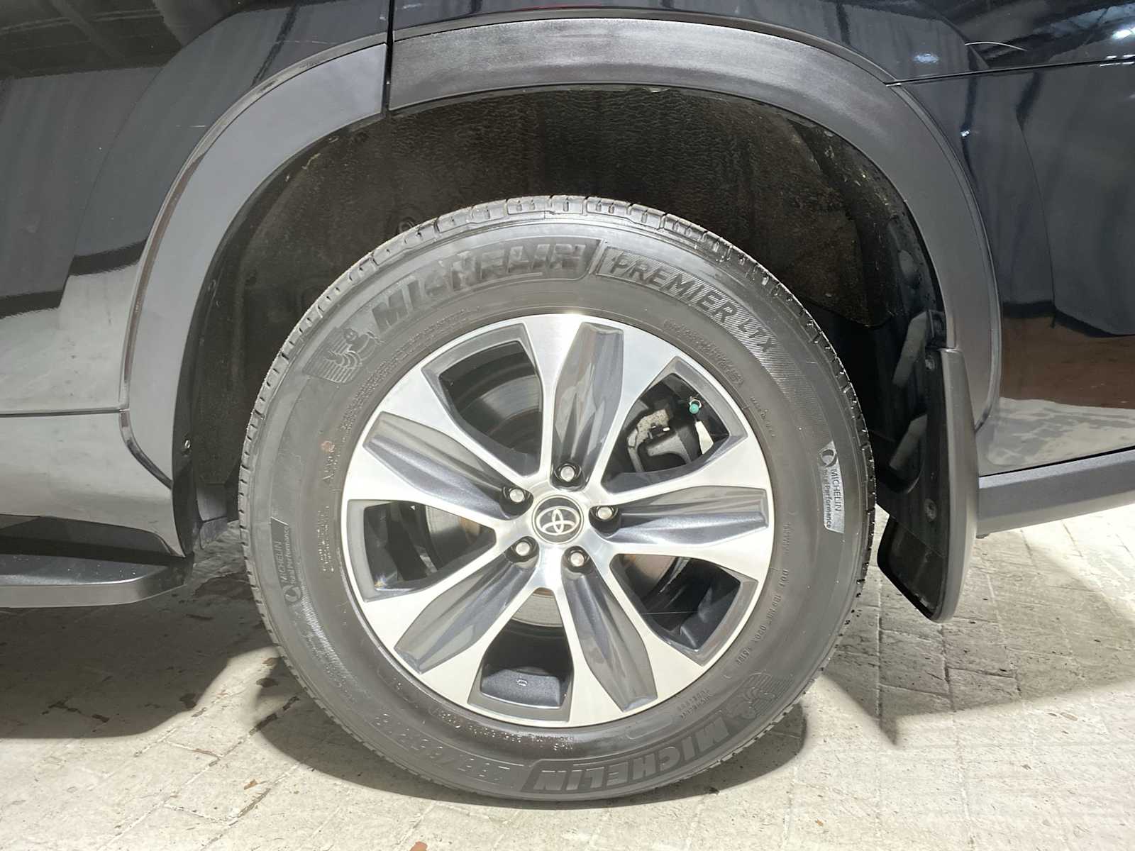 Thumbnail: 2023 Toyota Highlander - 8