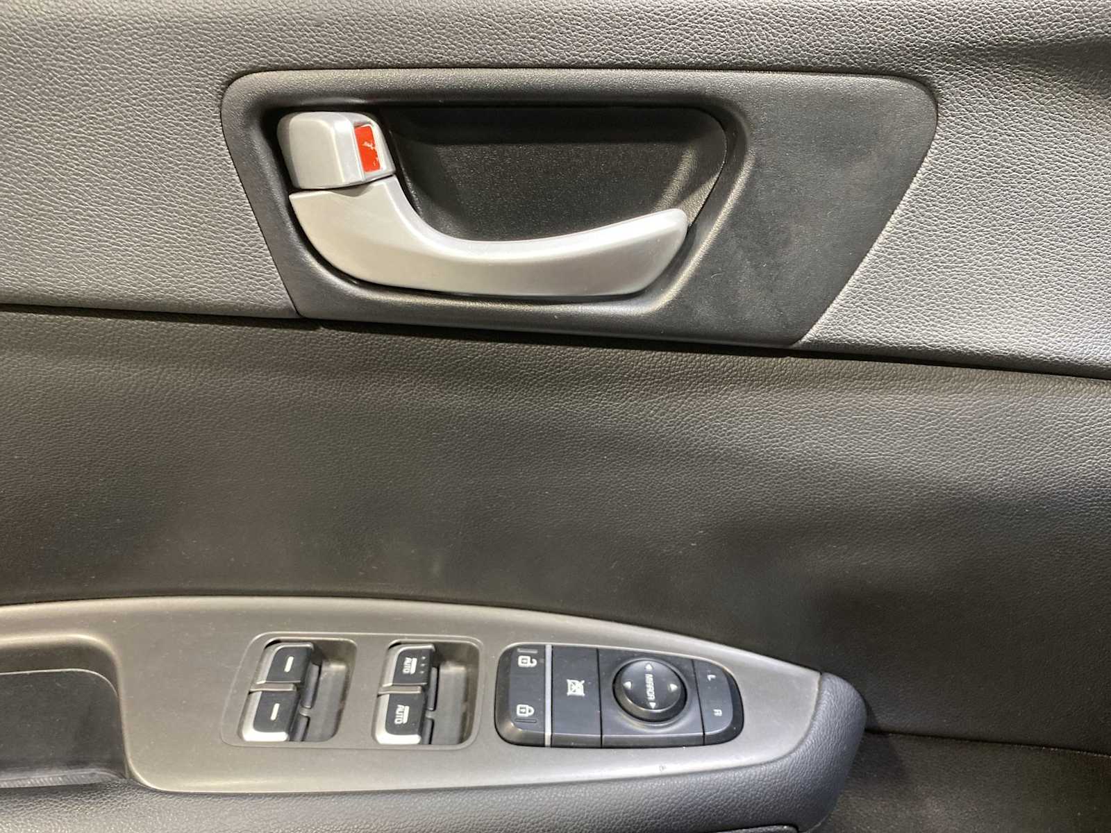 Thumbnail: 2019 Kia Optima - 23