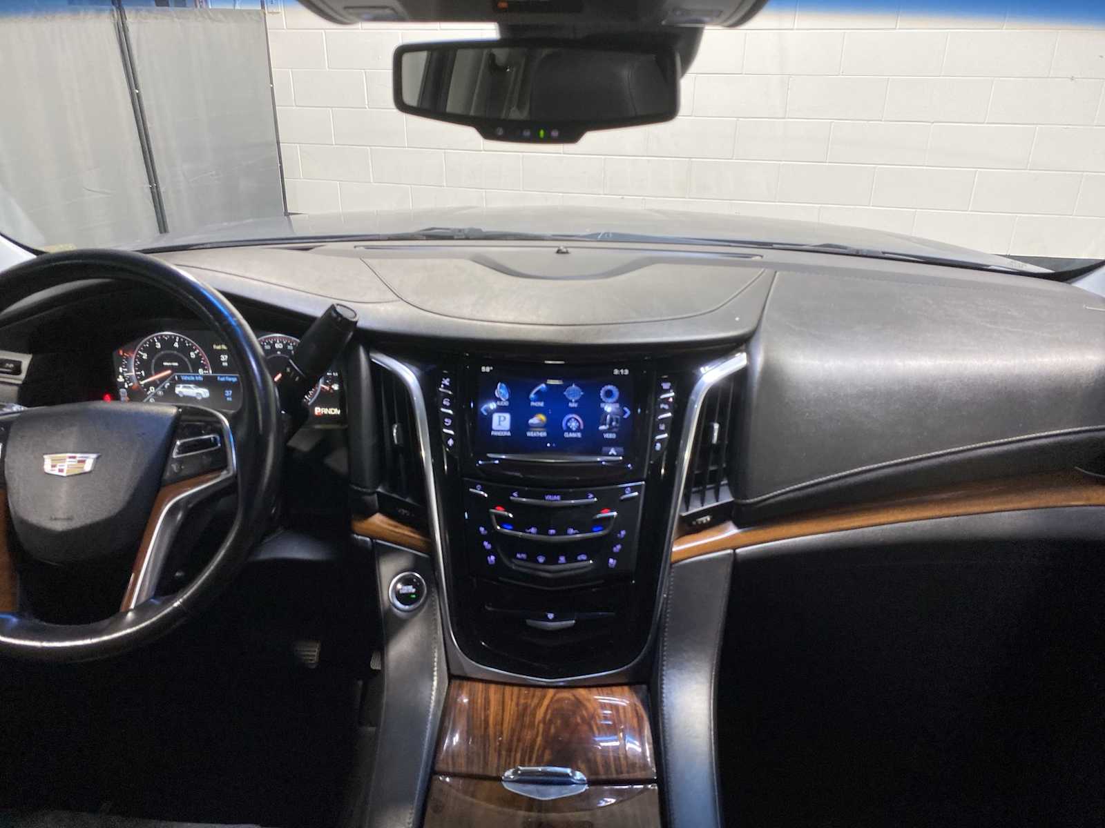 Thumbnail: 2015 Cadillac Escalade - 10